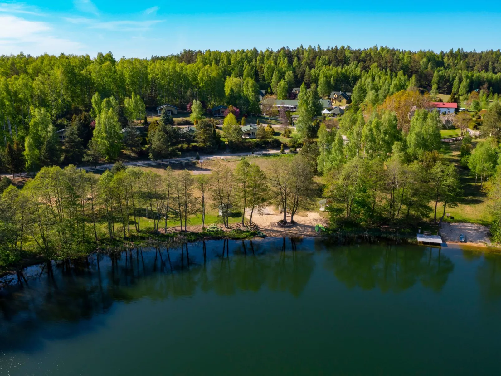 Haus am See mit Sauna-Buiten