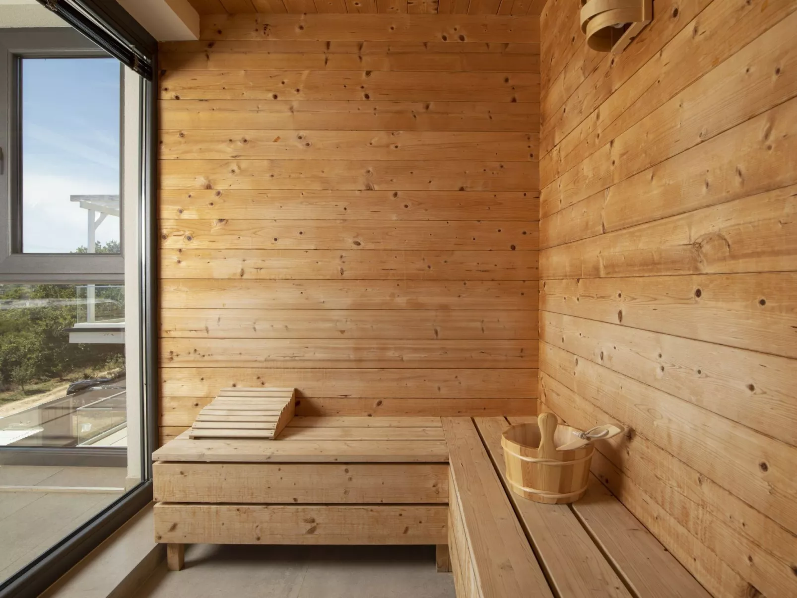 Villa Luna mit Pool, Sauna, Whirlpool, Tennisplatz-Binnen