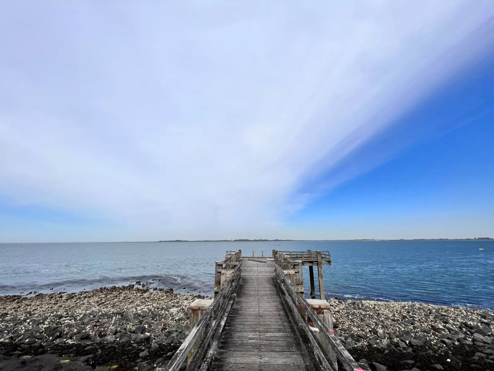 In Stavenisse mit gemütlicher Terrasse-Buiten
