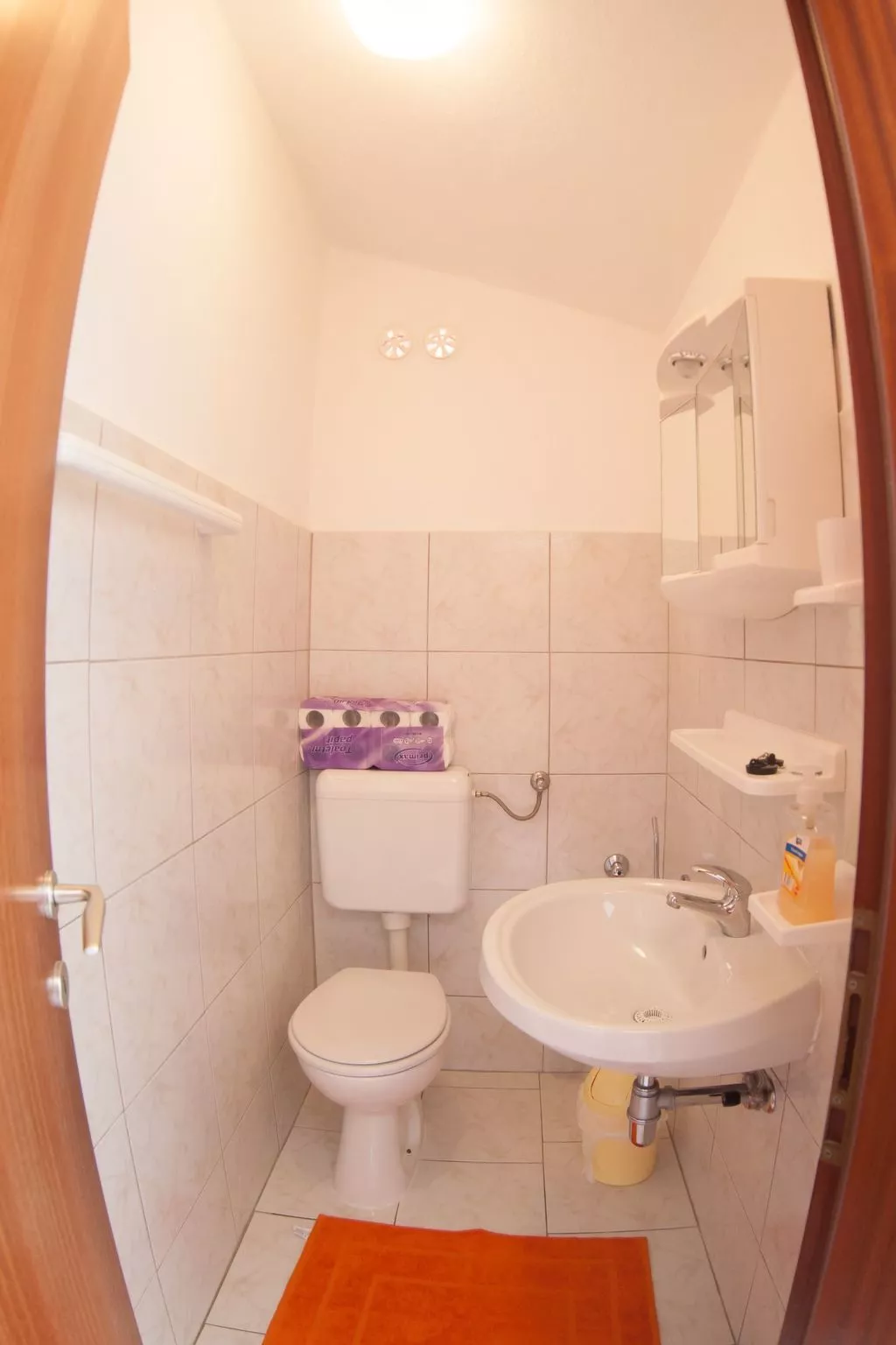 Mirjana mit Parkplatz-Binnen