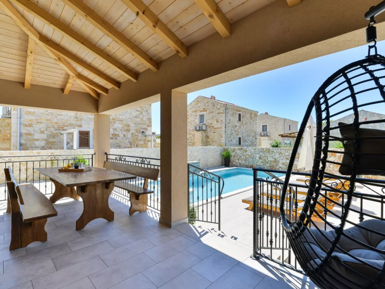 Villa Vid 03 mit beheiztem Pool -TA Leut Agency-Buiten