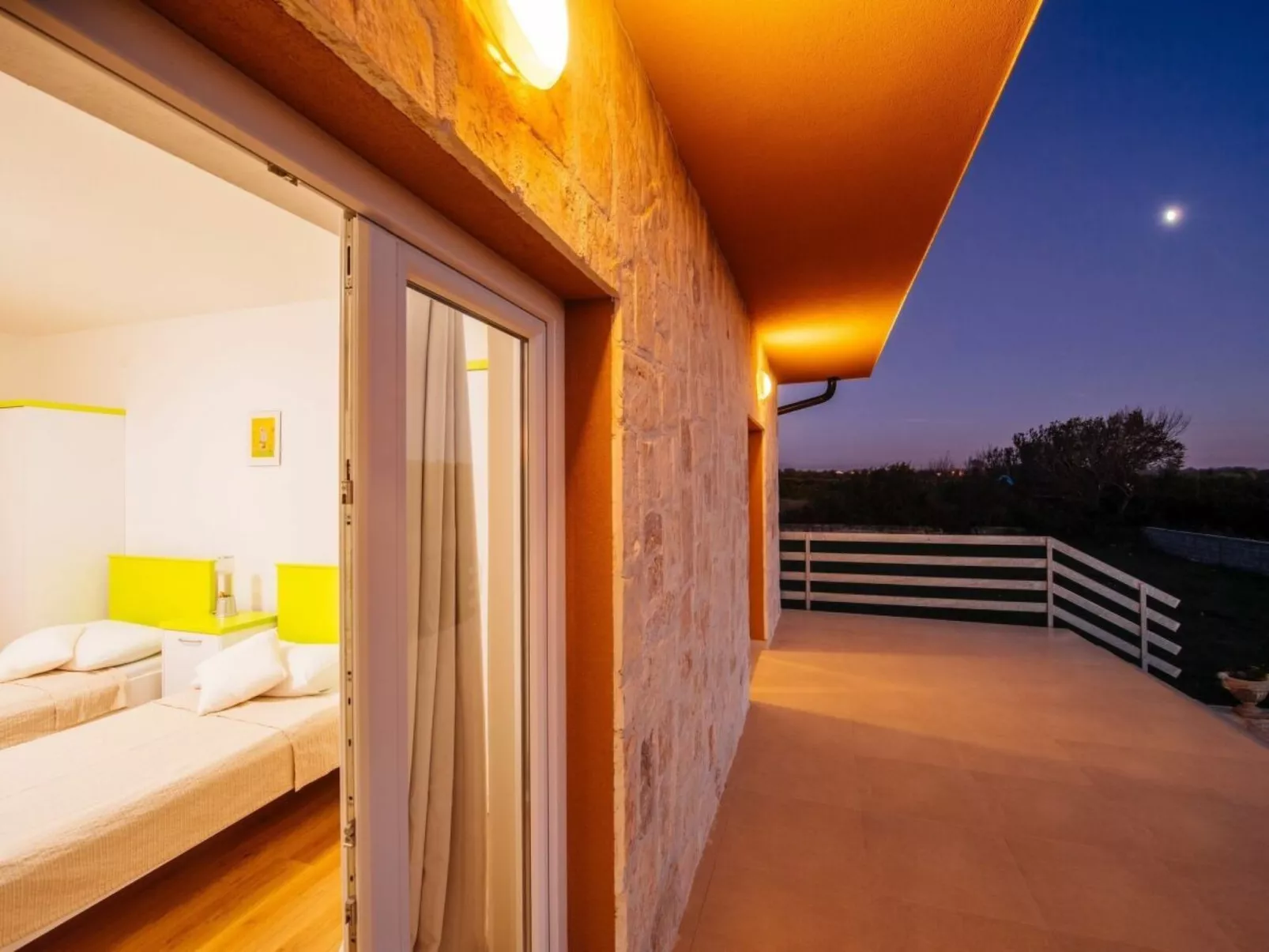 Ana Dreams - von TA Leut Agency-Binnen