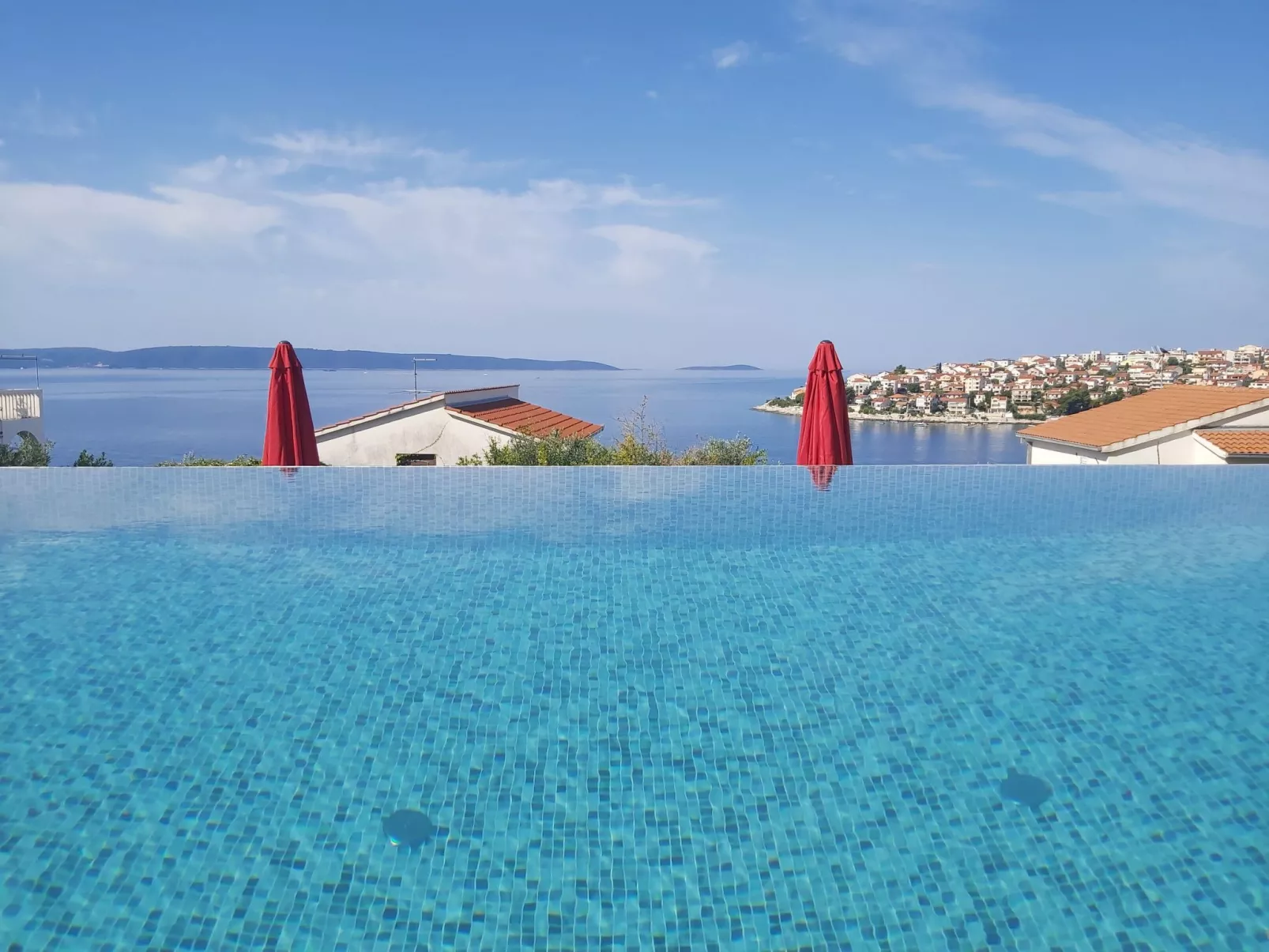 Beheizter Infinity-Pool, Appartement mit Meerblick 2-Buiten