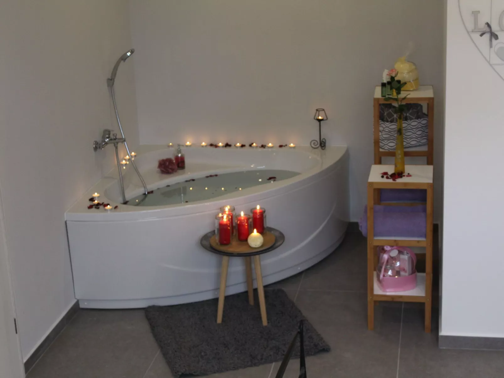 Neue New Villa Lana 40m2 Schwimmbad, Sauna, Whirlpool-Binnen