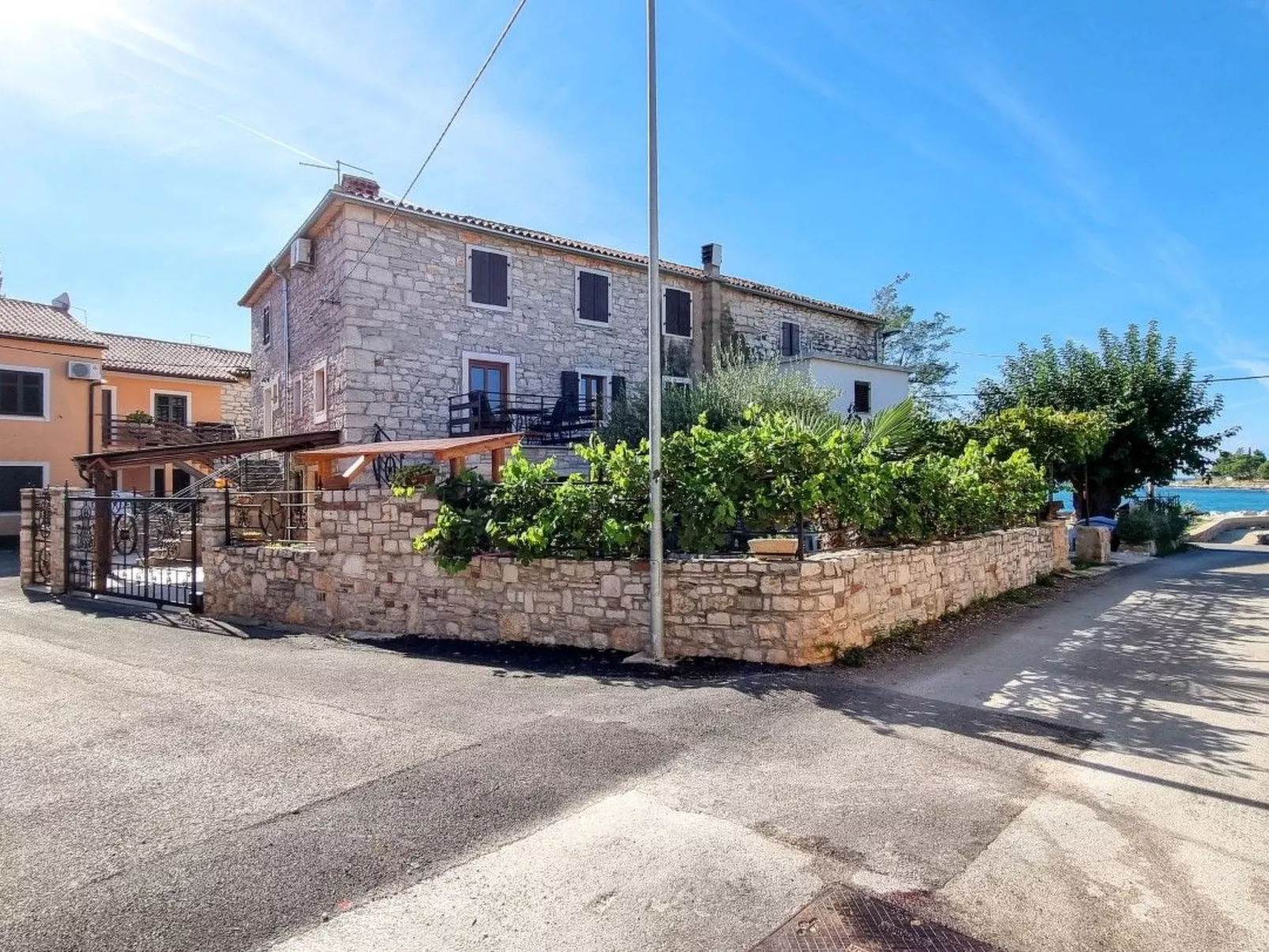 "Ivan" direkt am Strand-Image-tags.info