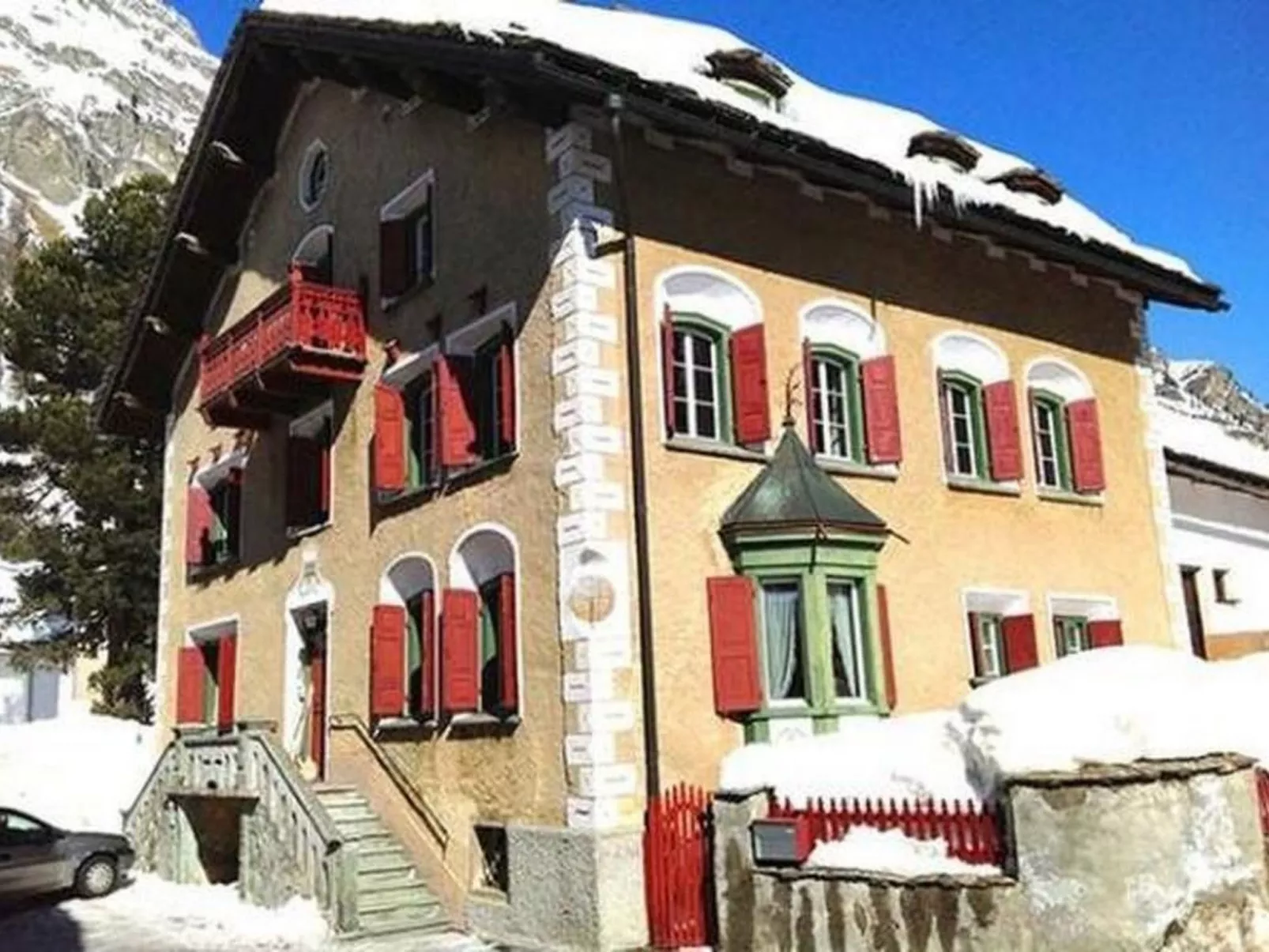 Chesa Lagrev-Schucan-Buiten