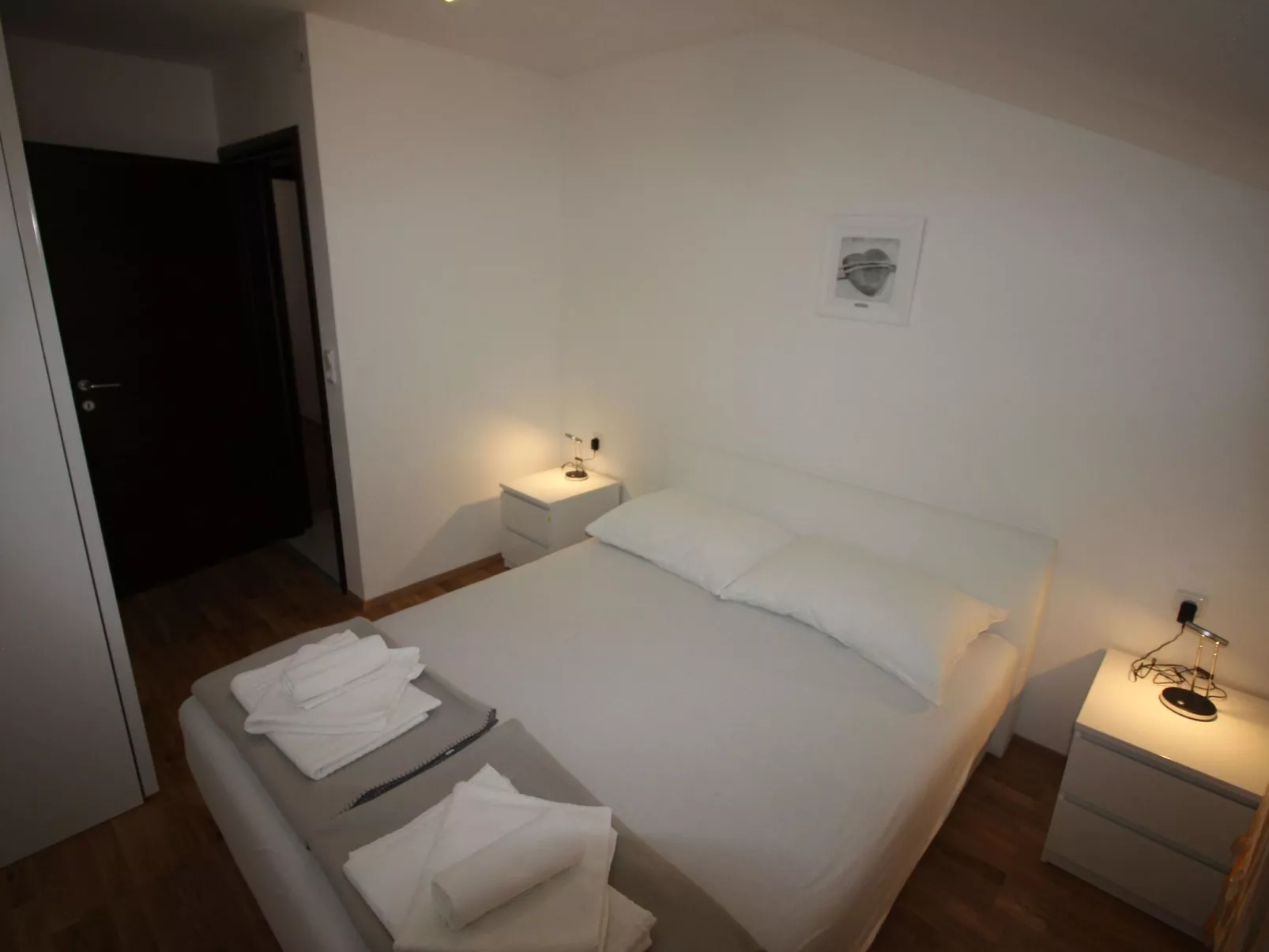 "Manda3" mit Blick auf das Wasser-Binnen