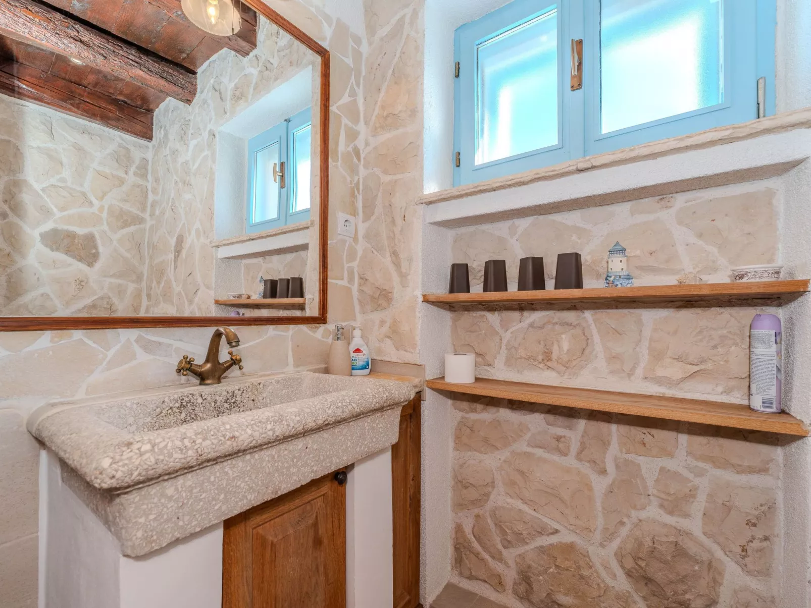 Heritage Stone House -T.A Leut Agency-Binnen