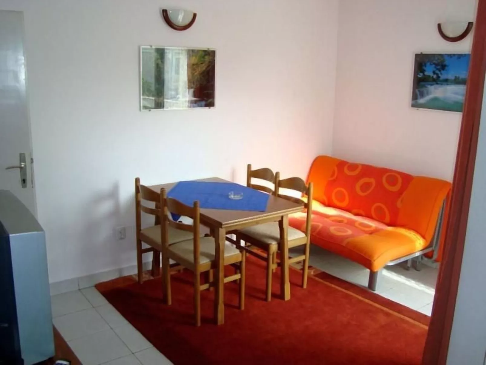 Wohnung Nr. 1 mit 2 Schlafzimmern und 2 Balkonen im 1. Obergeschoss-Binnen