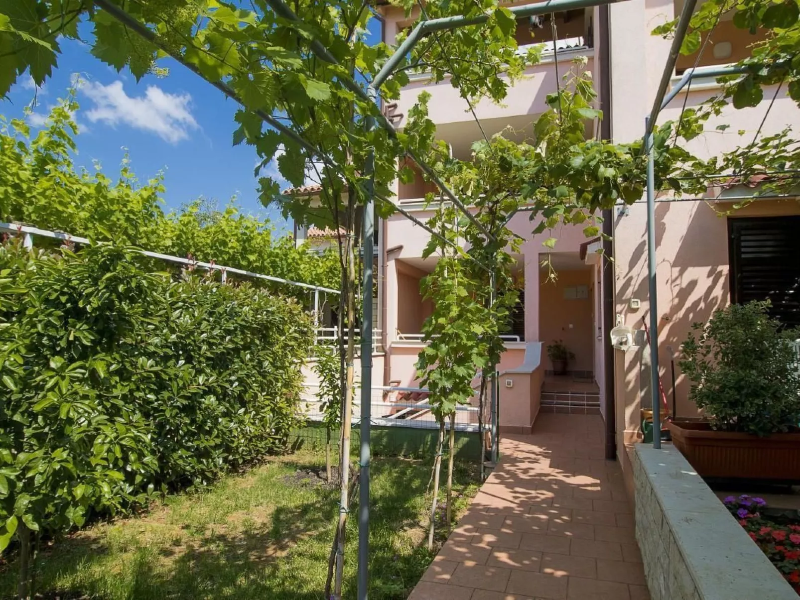 Studio-Apartment in Stinjan, 600 m vom Strand entfernt-Buiten