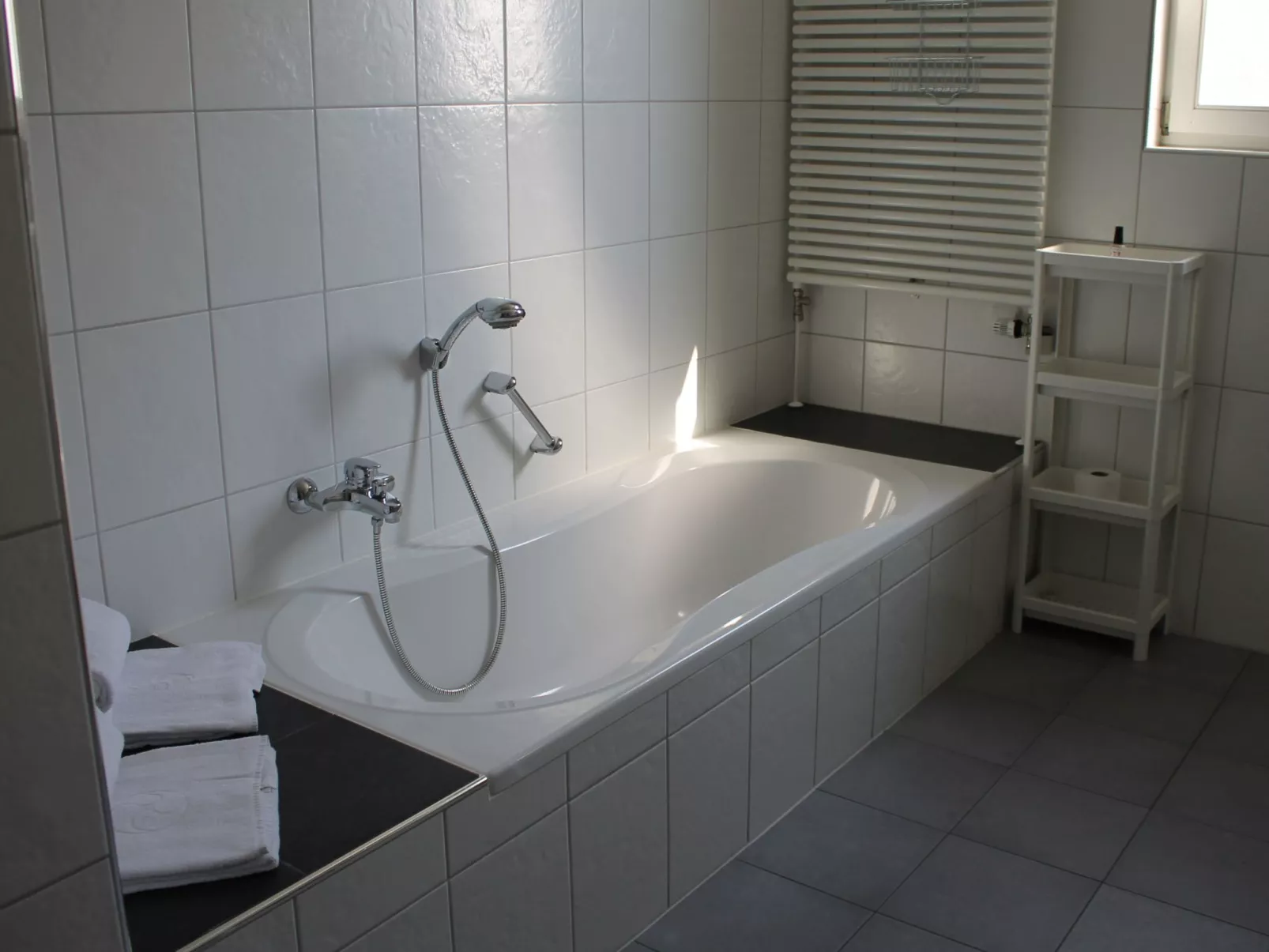 River Residence Regensburg, großzügige Wohnung für bis zu 3 Personen-Binnen