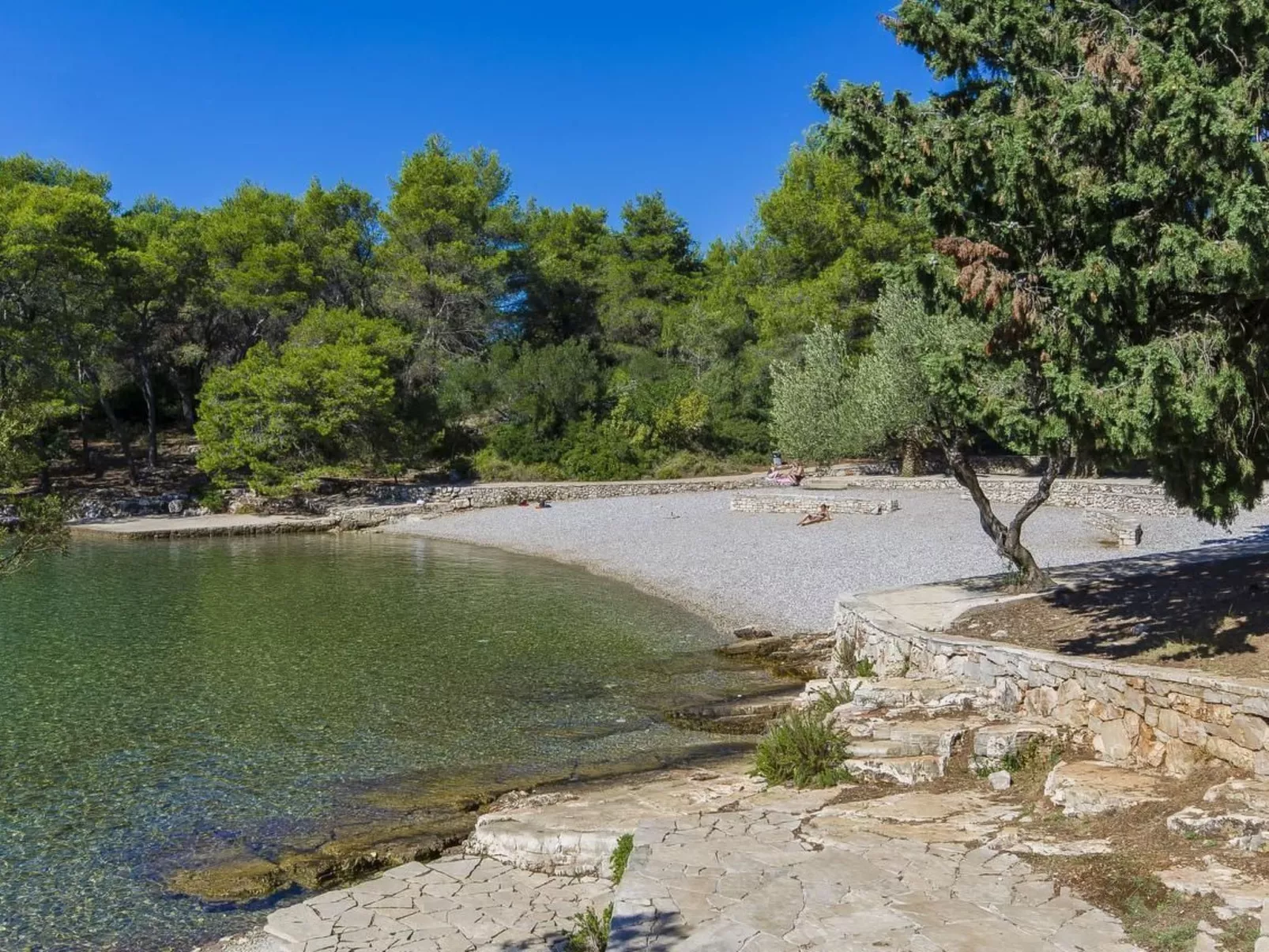 Tihana mit mediterranem Garten-Buiten