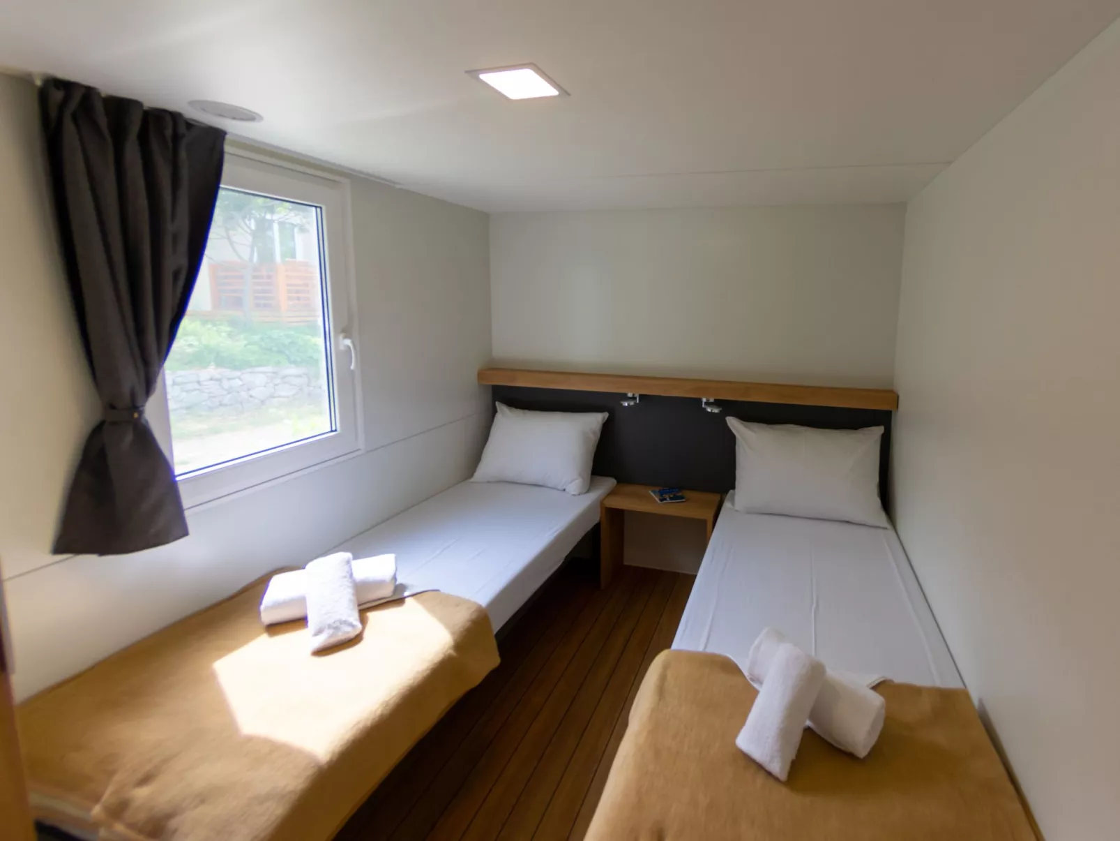 Mobilheim mit gemeinschaftlichem Pool-Binnen