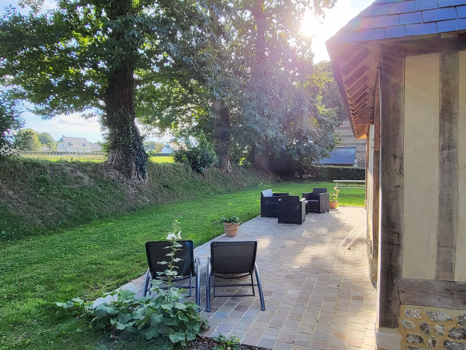 Neues normannisches Ferienhaus mit Charme die Kastanienbäume-Buiten