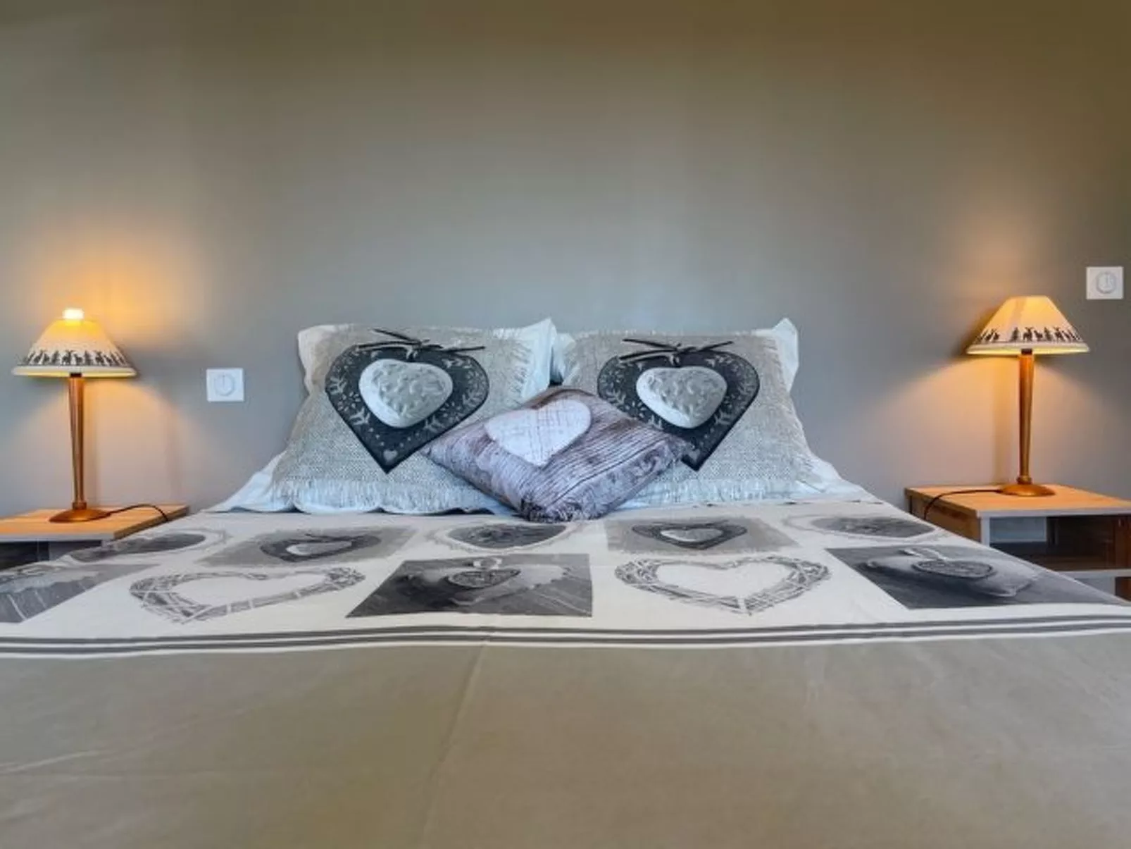 In Aiguebelette-Le-Lac mit Garten, Terrasse und Grill-Binnen