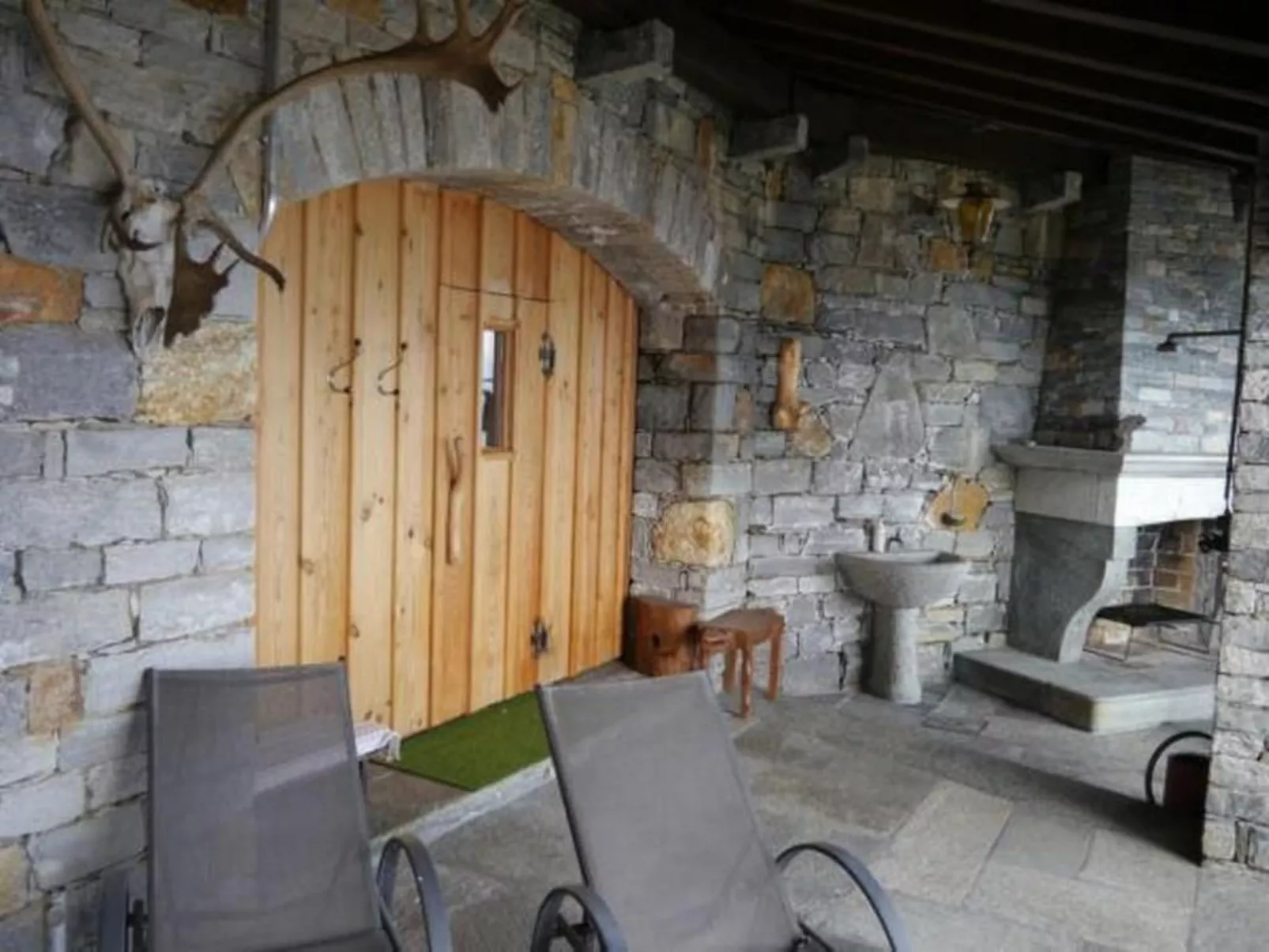 "Haus St. Bernhard-Buiten