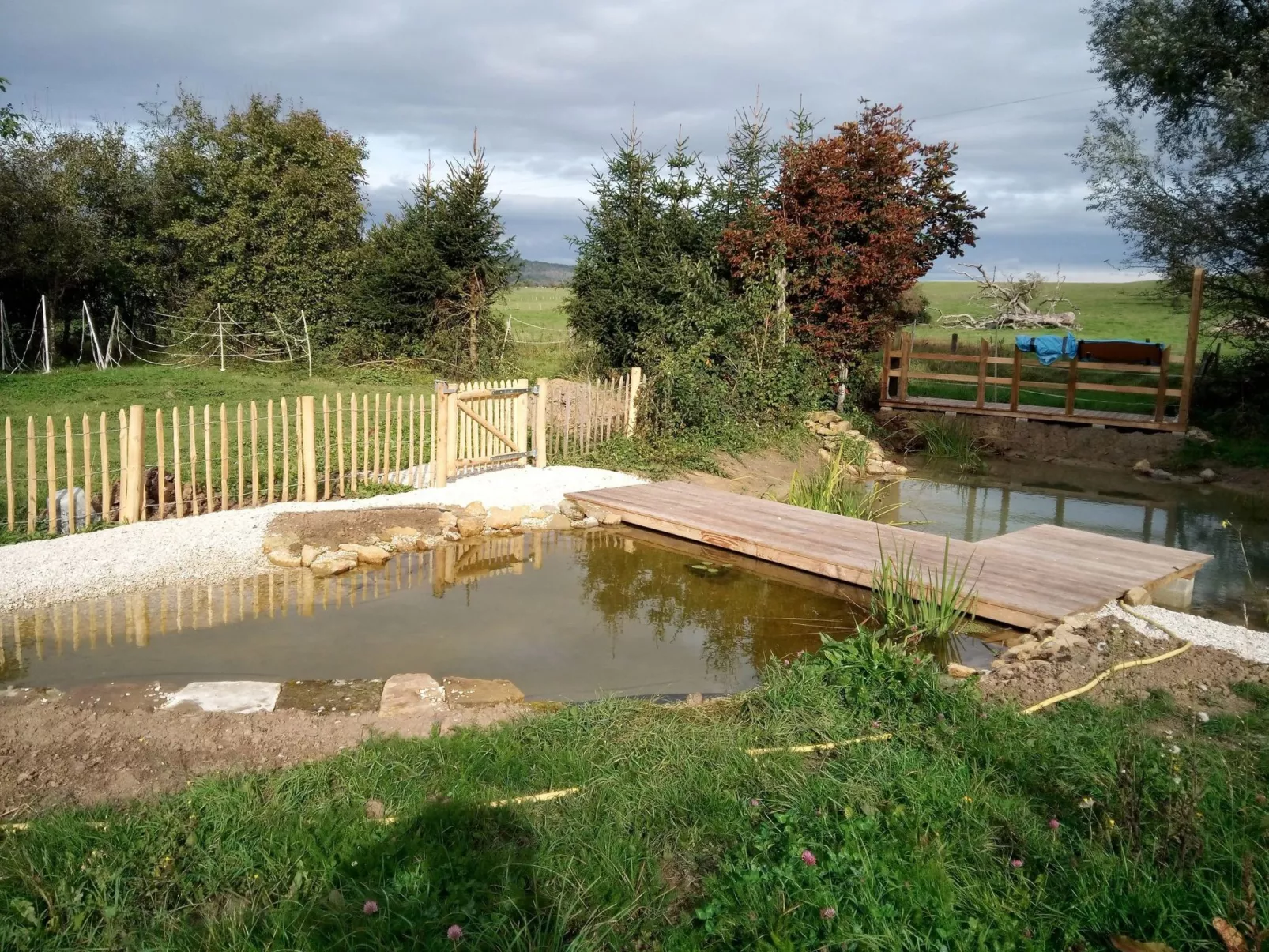 In Celles-En-Bassigny  umzäunter Garten-Buiten