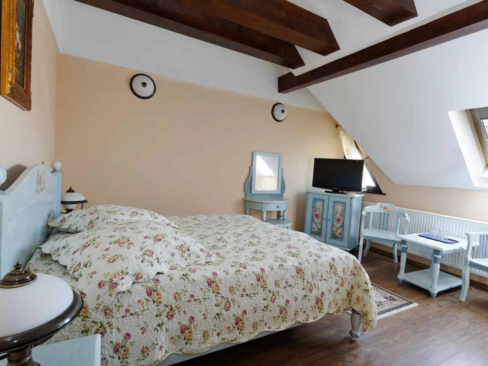 Kürzlich in eine Ferienvilla konvertiertes (2010), umfriedetes Haus aus der Sac-Binnen