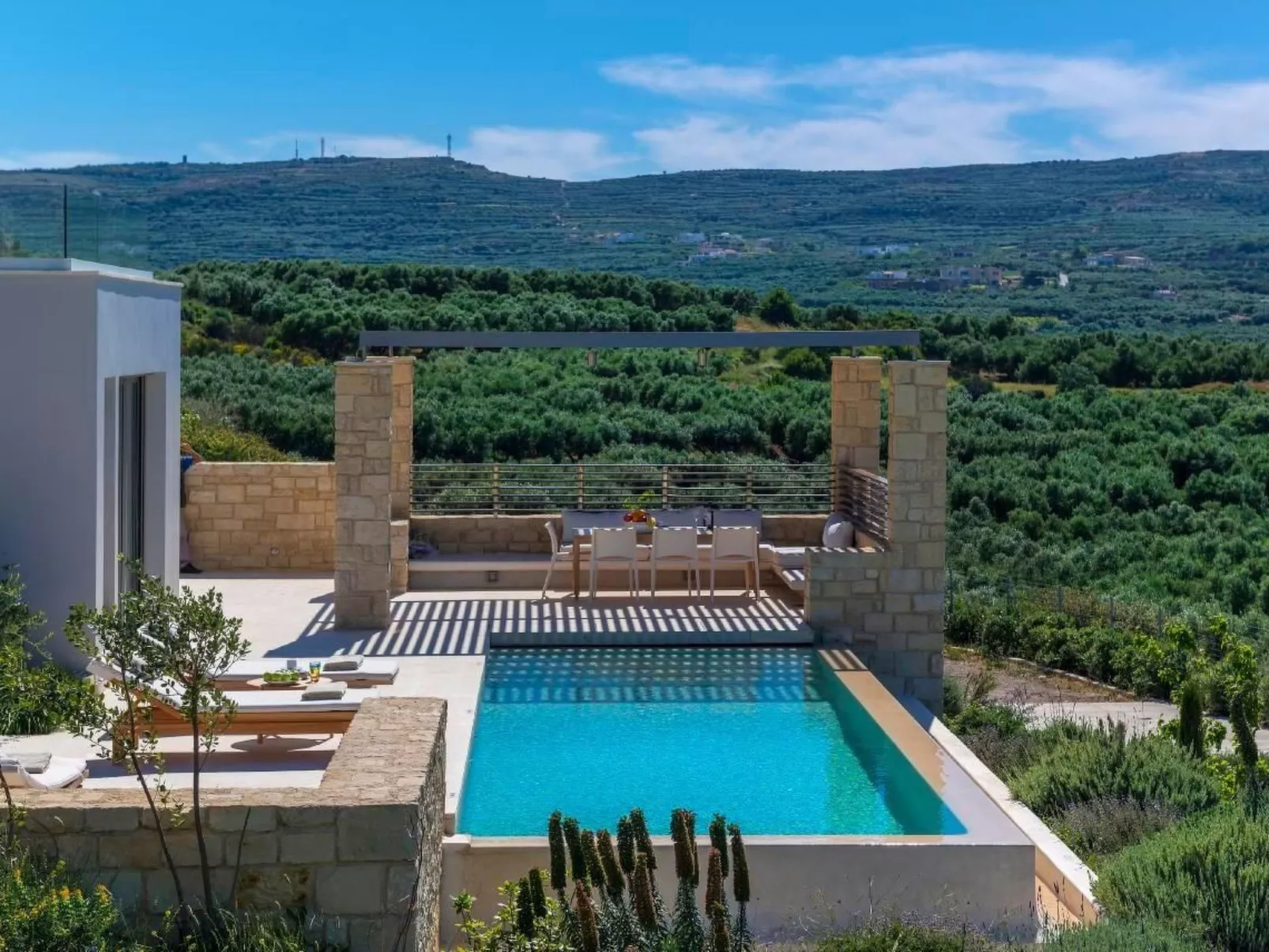 "Villa Charisma" mit eigenem Pool-Buiten