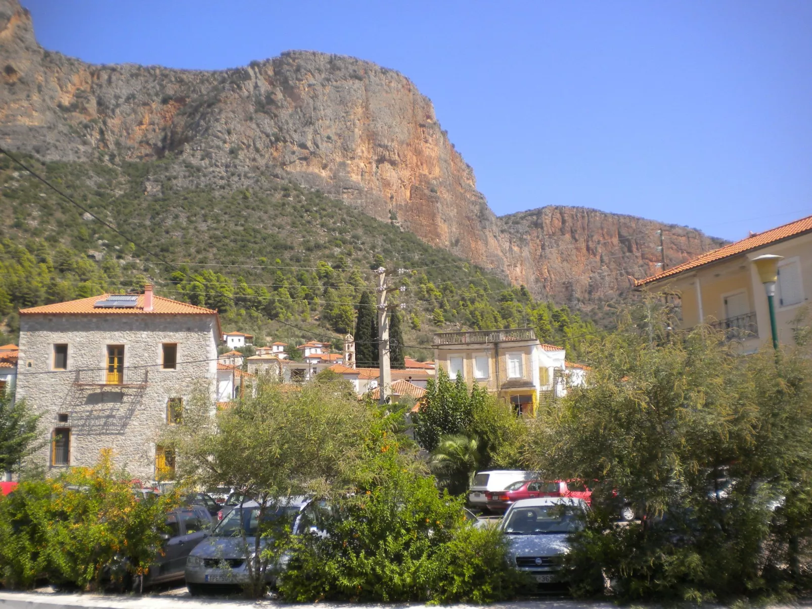 Steinhaus in Leonido mit Parkplatz-Buiten