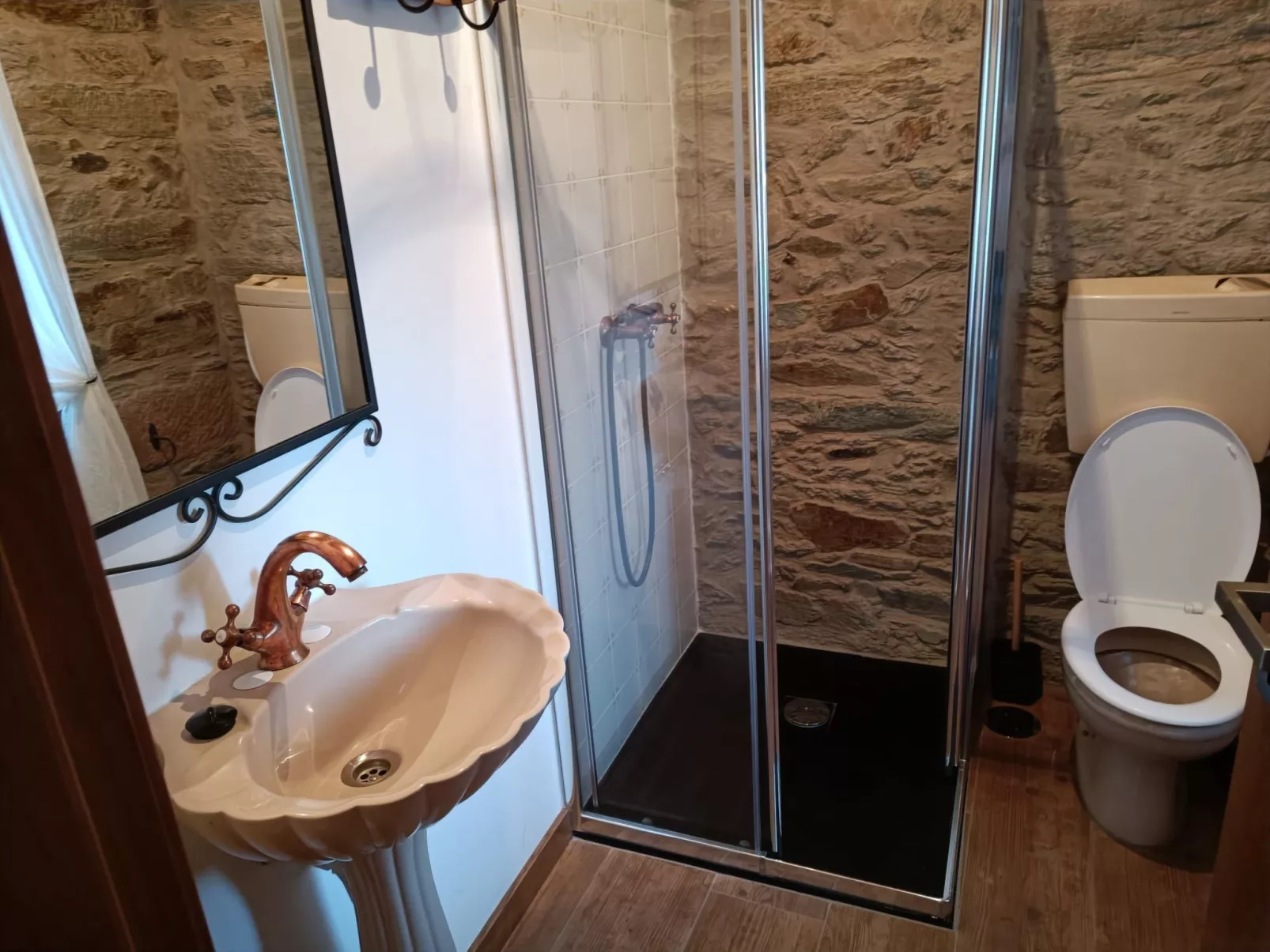 Eine Zuflucht in den Bergen-Binnen