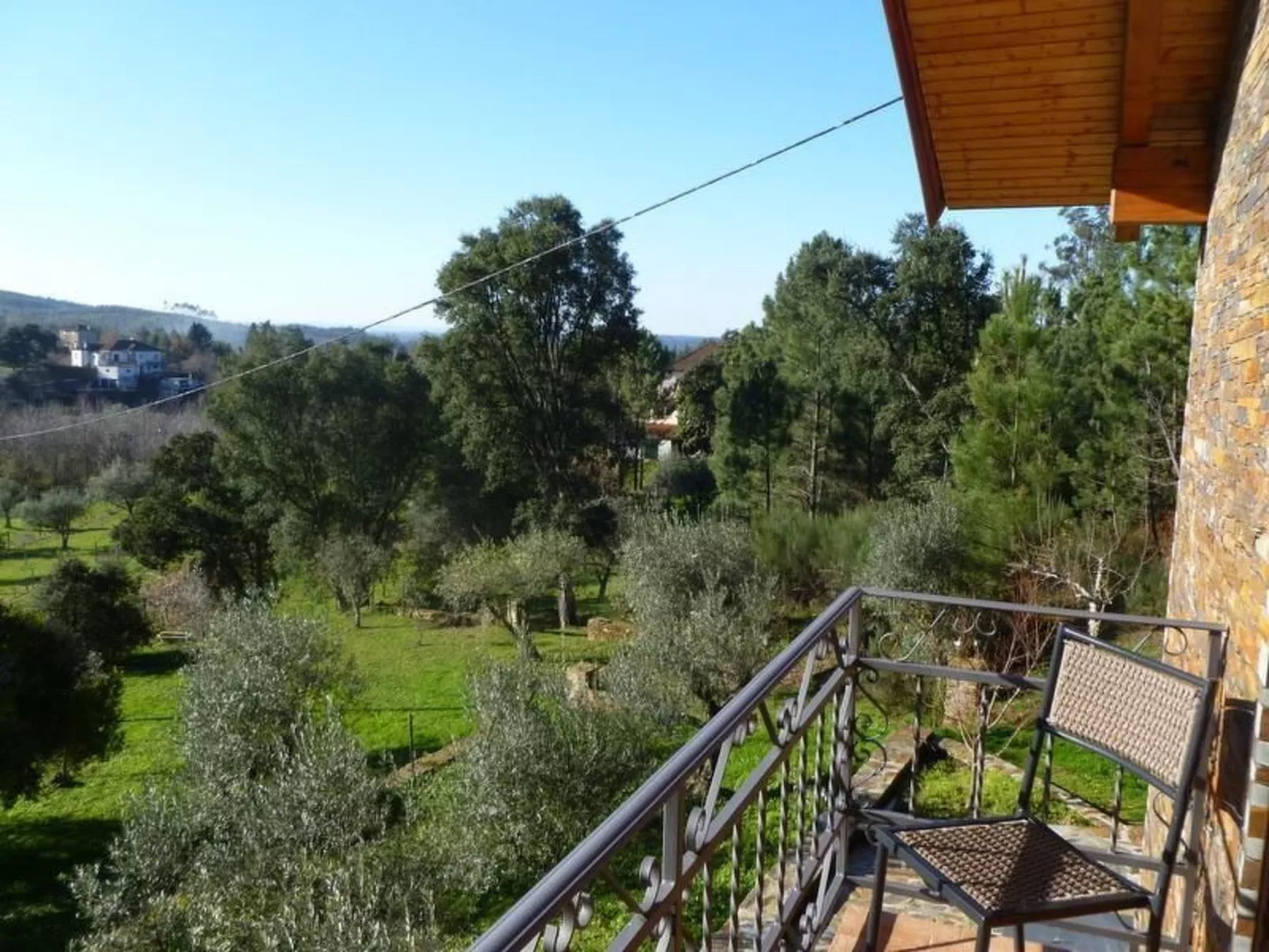 Mit Sonnenterrasse und großem Garten-Image-tags.info