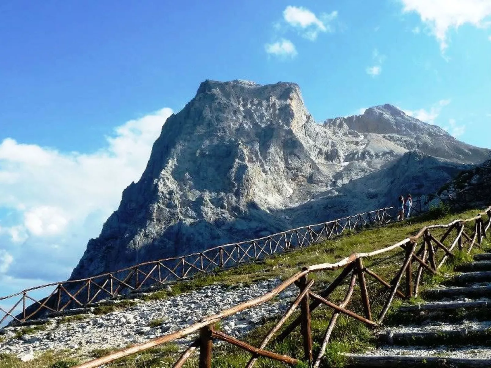 Wohnung mit Privatparkplatz und Panoramablick-Buiten