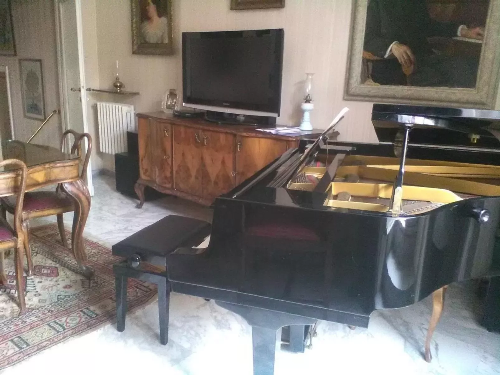 Nahe Rom mit Terrasse und einem Flügel-Binnen