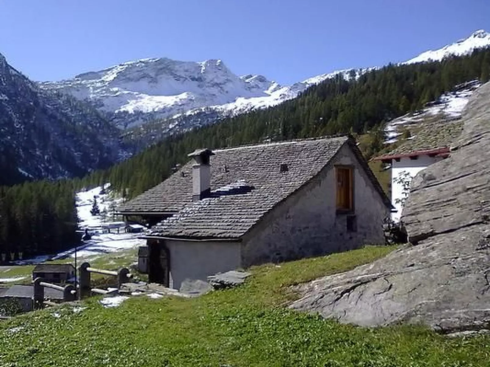 CASA DEL SASSO-Buiten