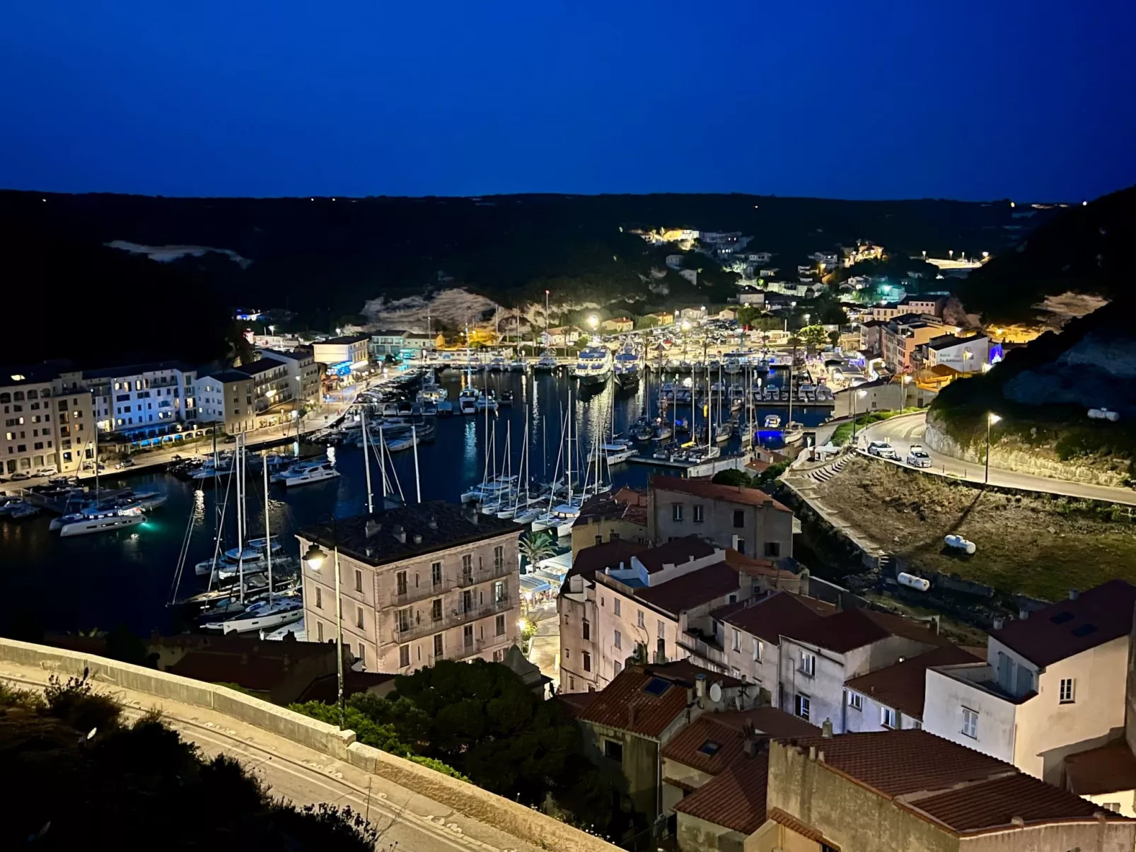 Neue Wohnung 2 Minuten vom Hafen entfernt-Buiten