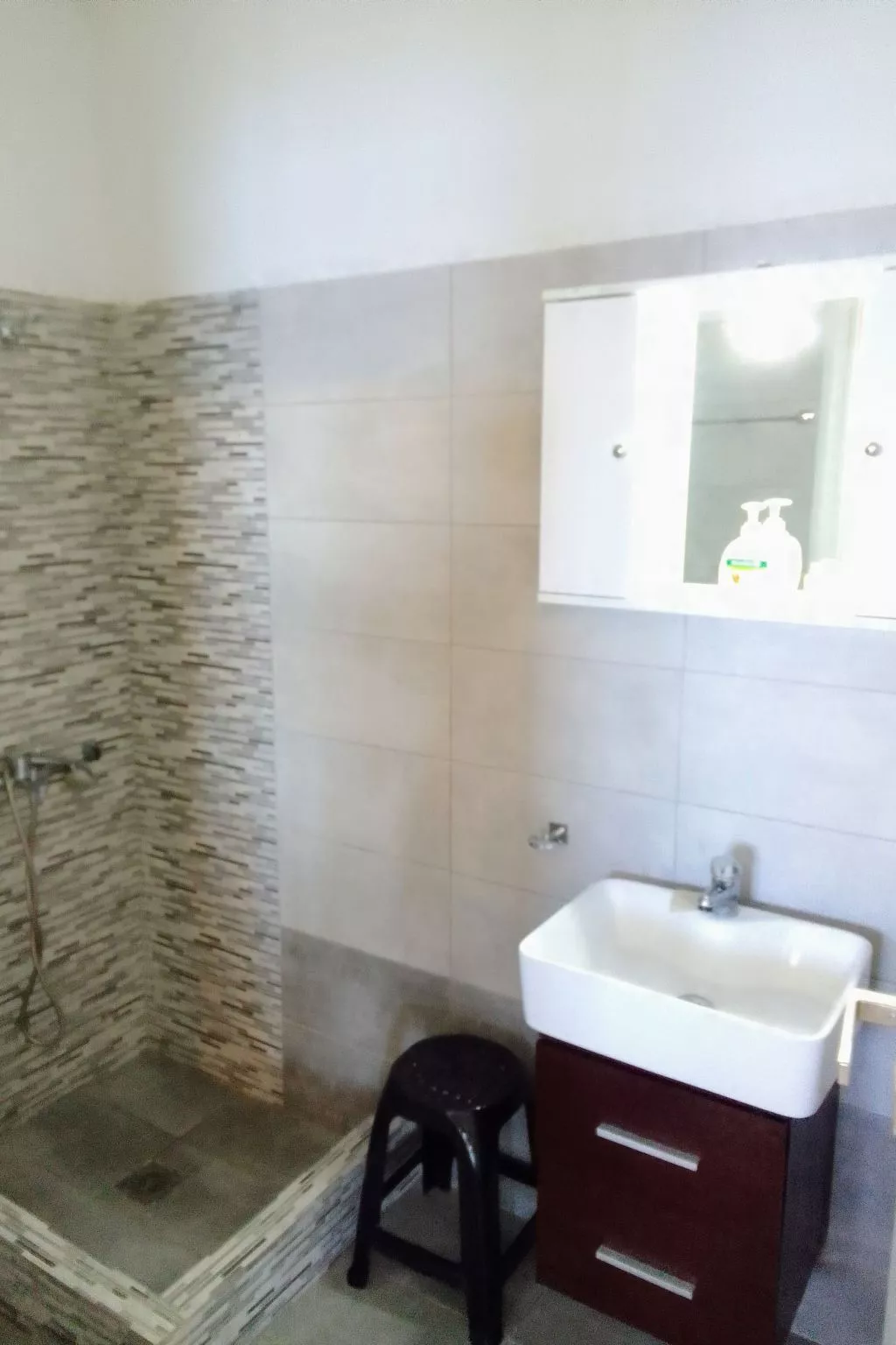 Charmantes Ferienhaus in Ia mit Privater Terrasse-Binnen