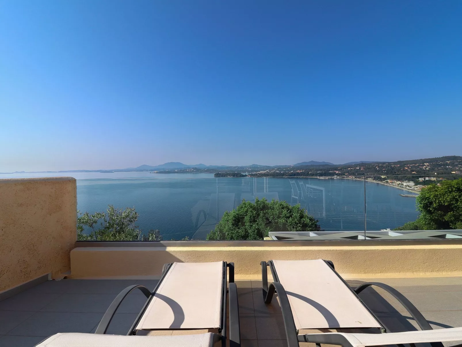 "Faiax" mit eigenem Pool-Buiten