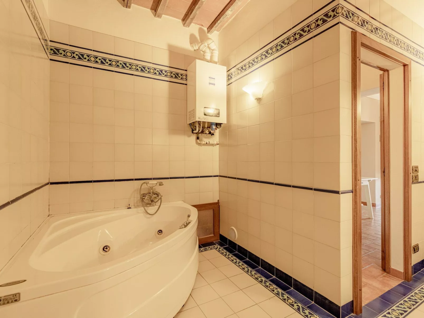 Sanguineto' Wohnung mit Schwimmbad-Binnen