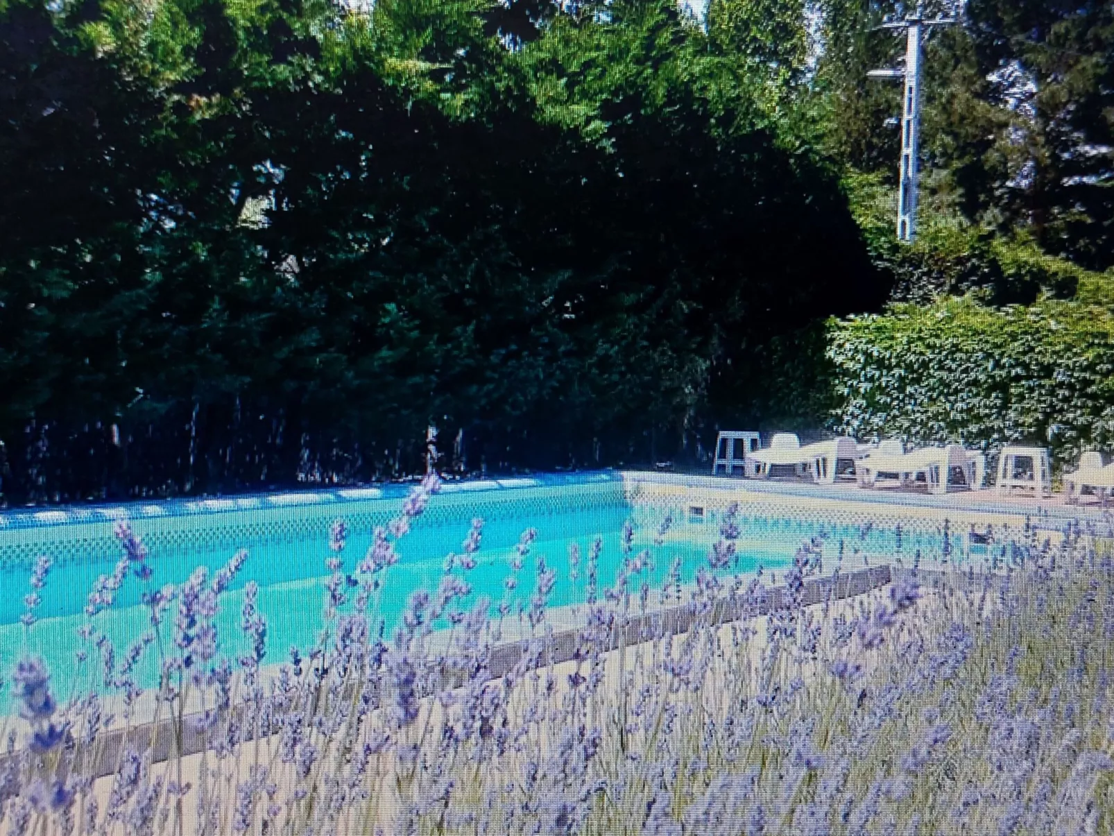 Mit gemeinschaftlichem Pool-Buiten