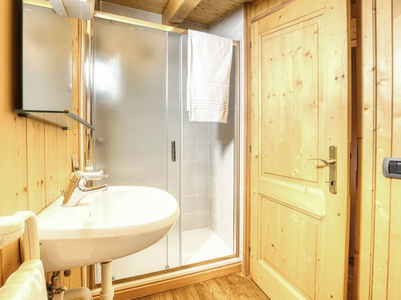 Wohnung im Dorfzentrum Ronco 3-Binnen