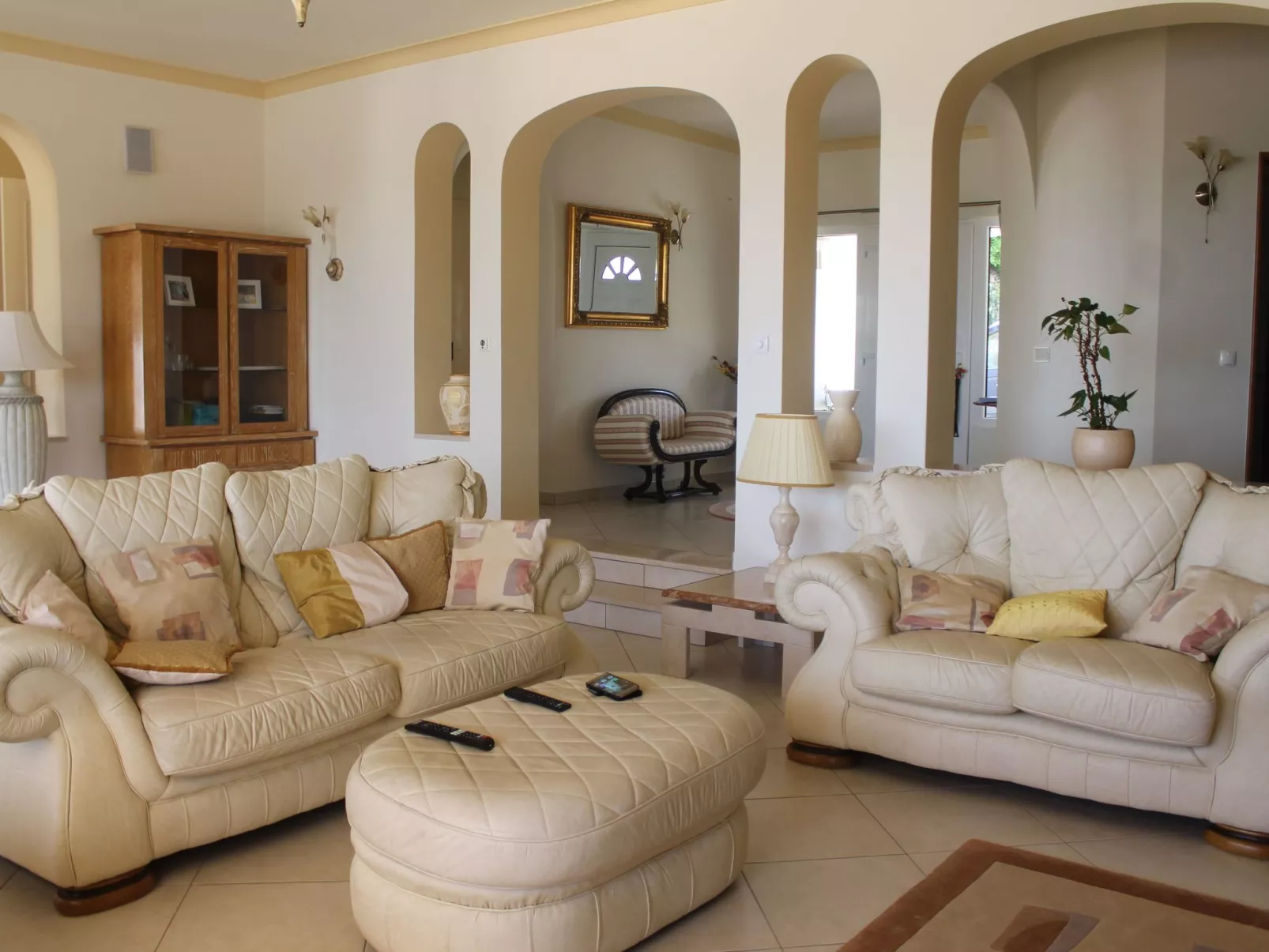 Ferienvilla mit Blick auf das Wasser-Image-tags.info