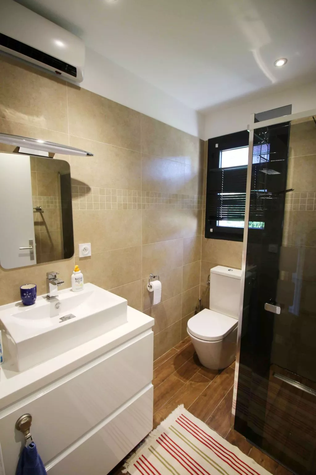 Appartement mit Infinity-Pool-Binnen