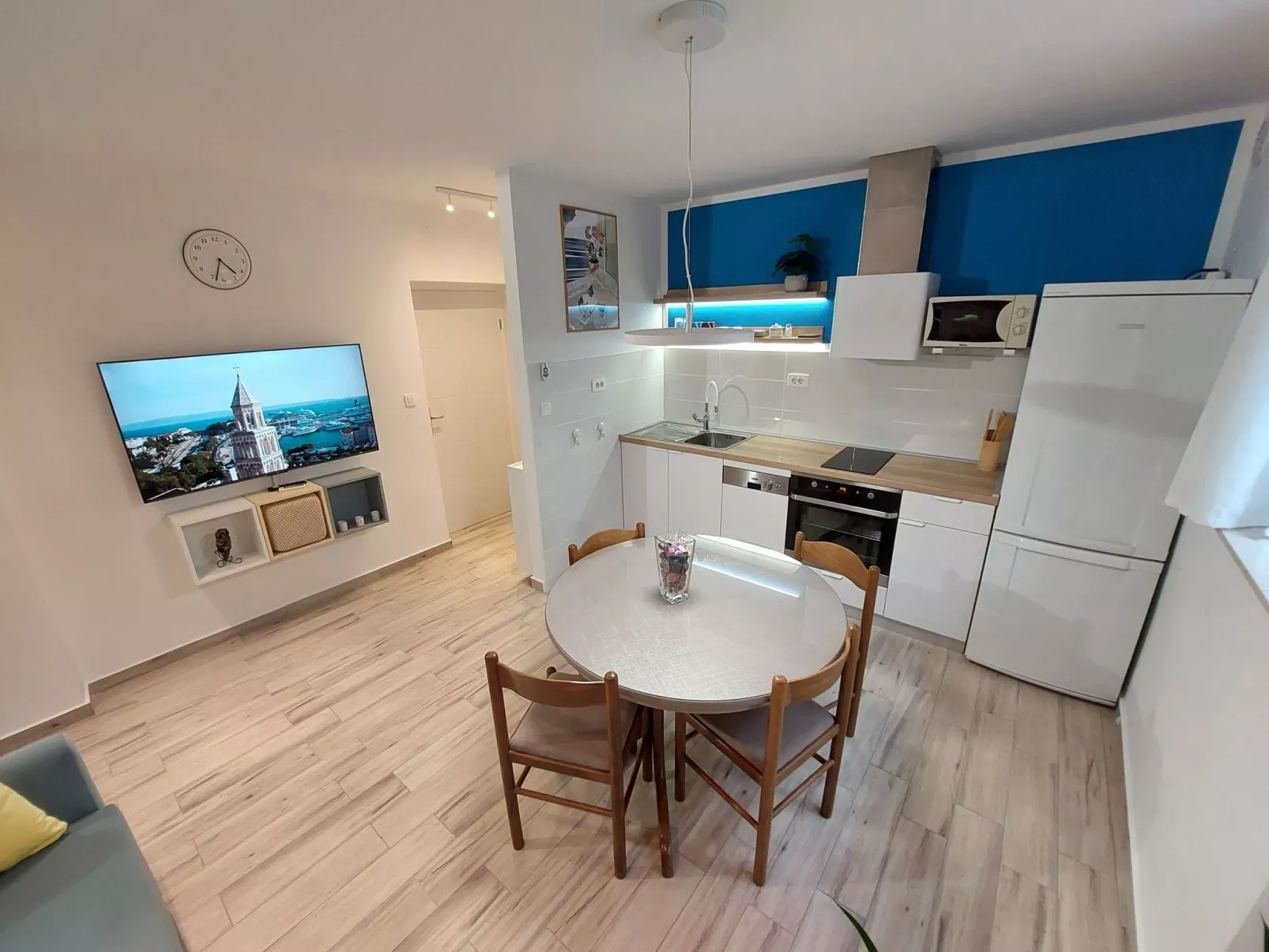 Sonniger Rückzugsort mit Privatparkplatz-Binnen