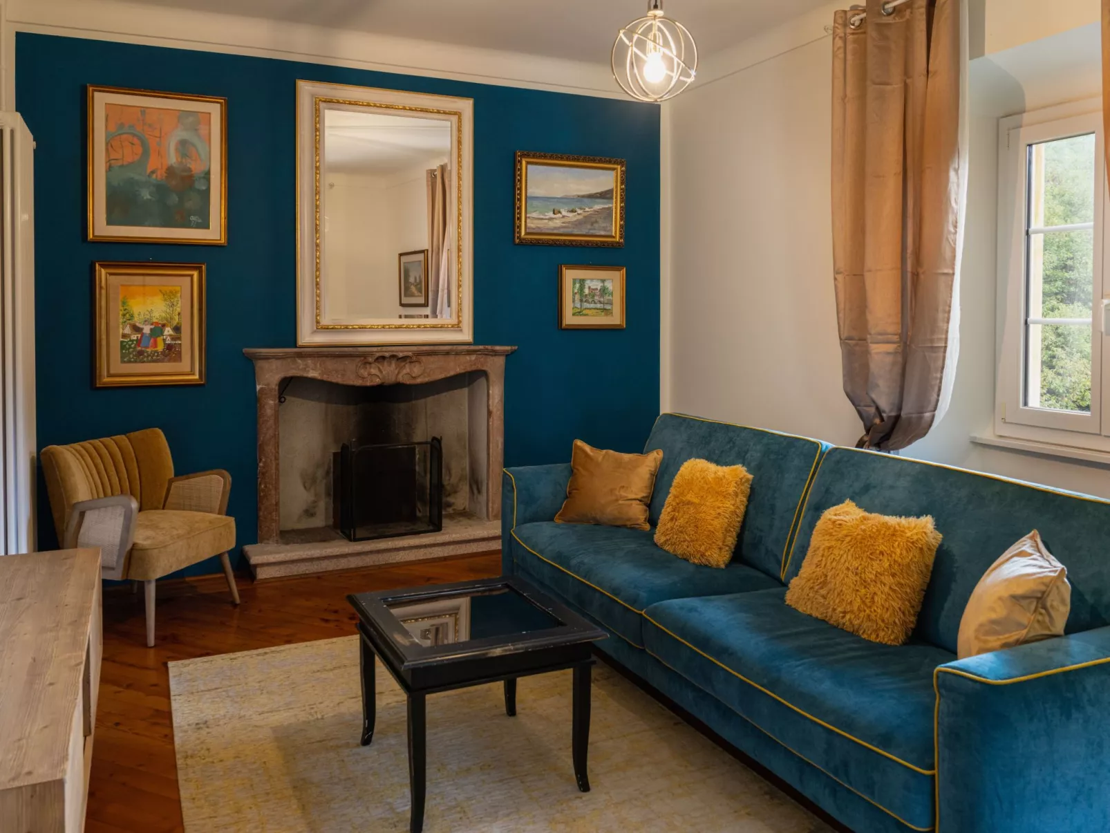 "Palazzo Branca" mit Blick auf den See.-Binnen