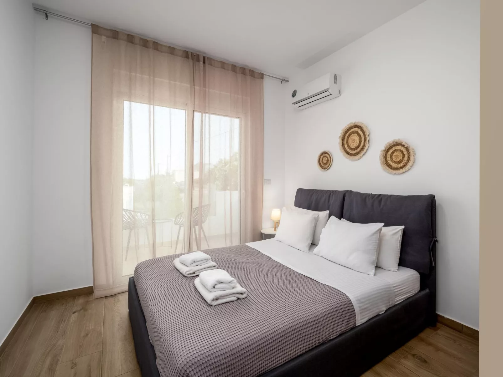 Moderne Villa mit Hügel- und Meerblick-Binnen