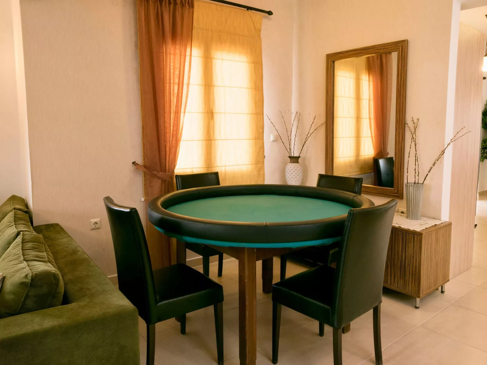 Familienvilla mit privatem Pool, Spielplatz und BBQ-Image-tags.info