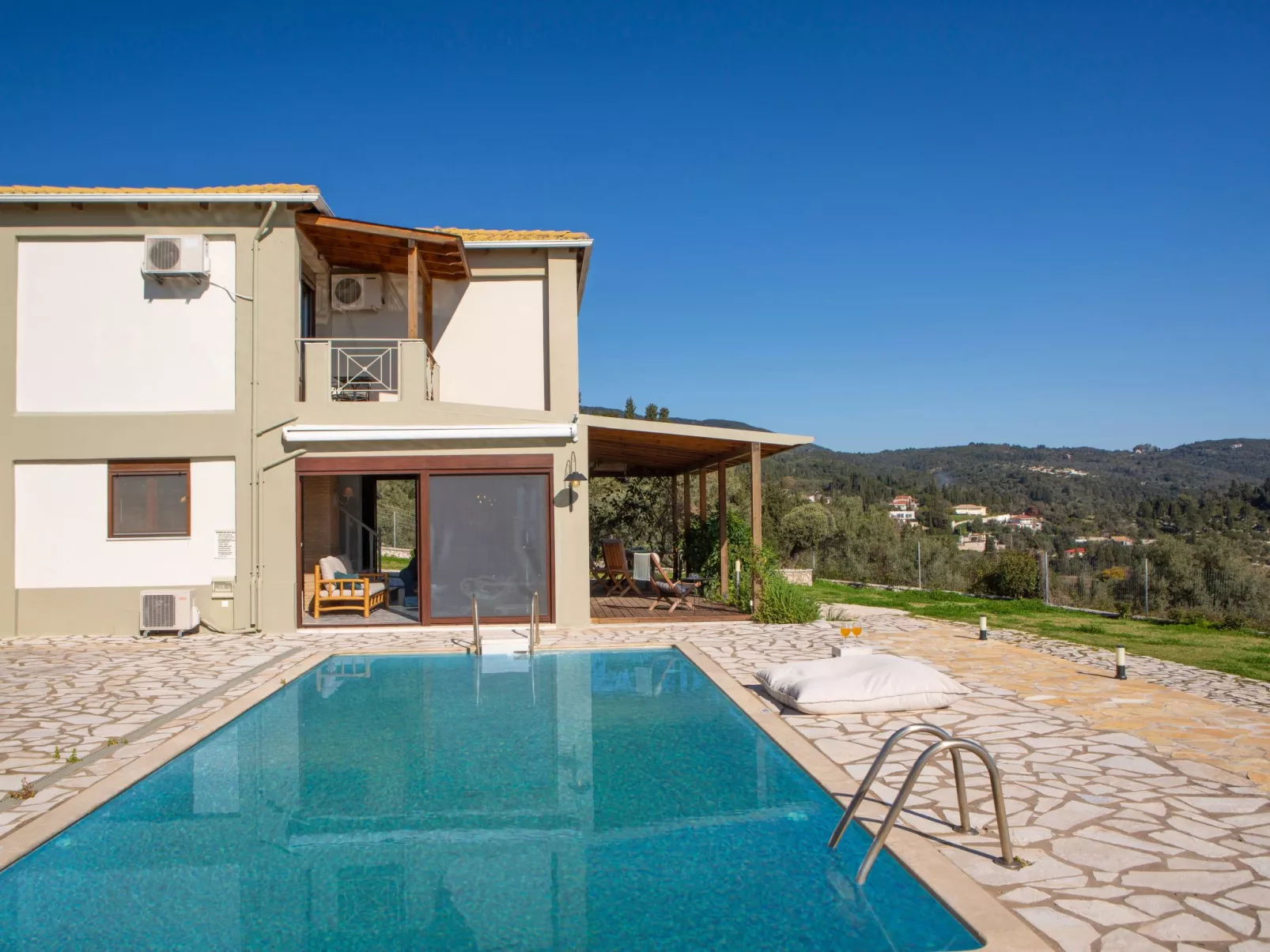 Artemis-Villa-Buiten