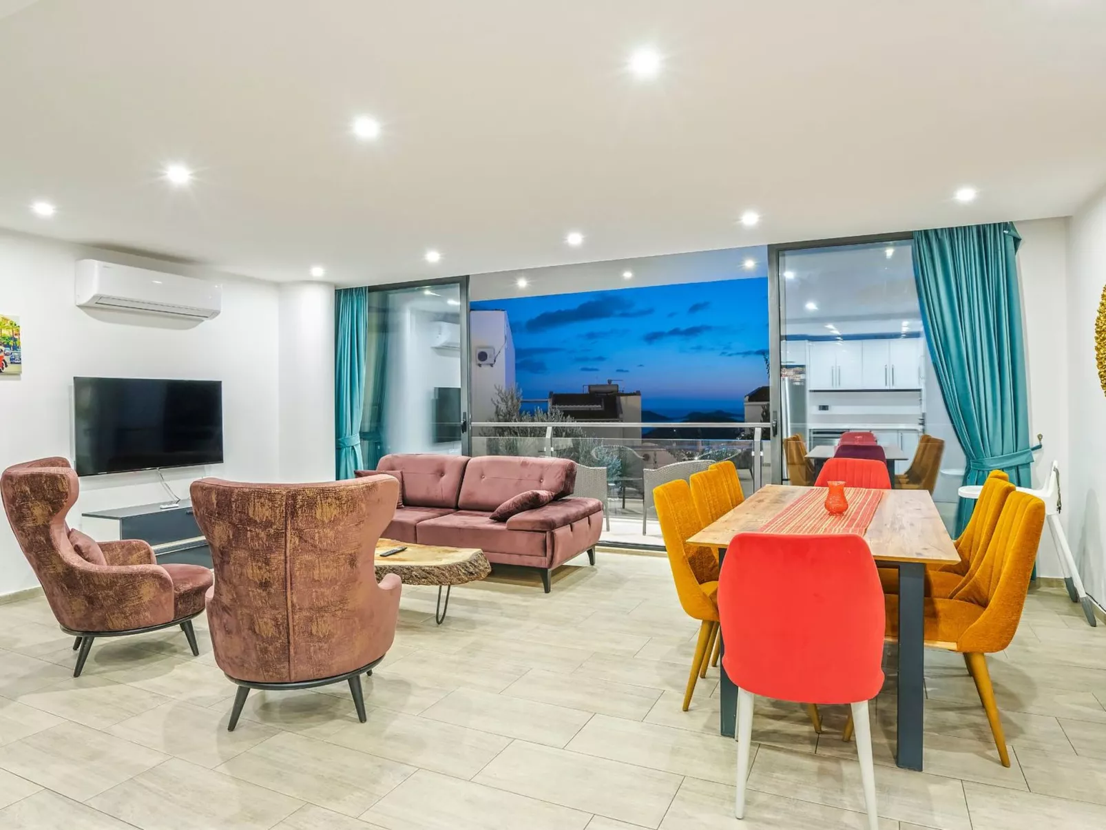 Villa in Kalkan nähe Zentrum und Meer für 8 P.-Binnen