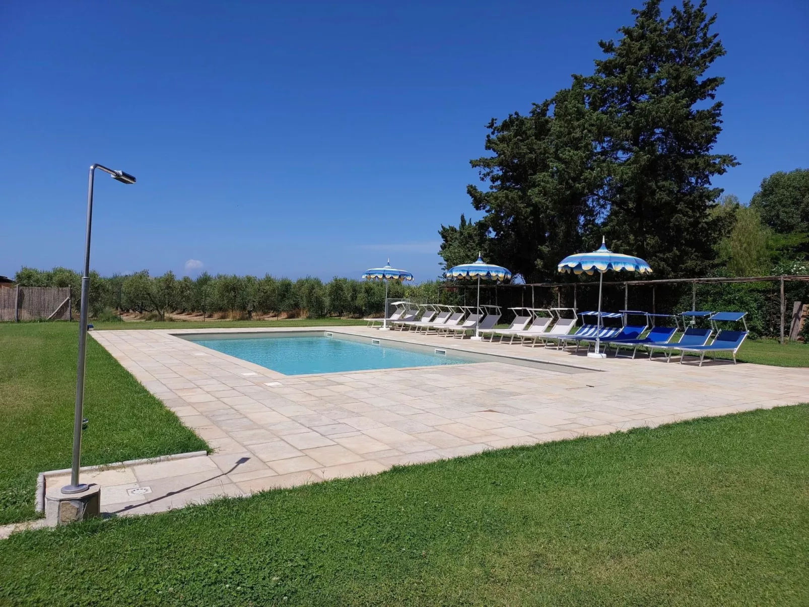 Melo Glicine' Wohnung mit Gemeinschaftspool-Buiten