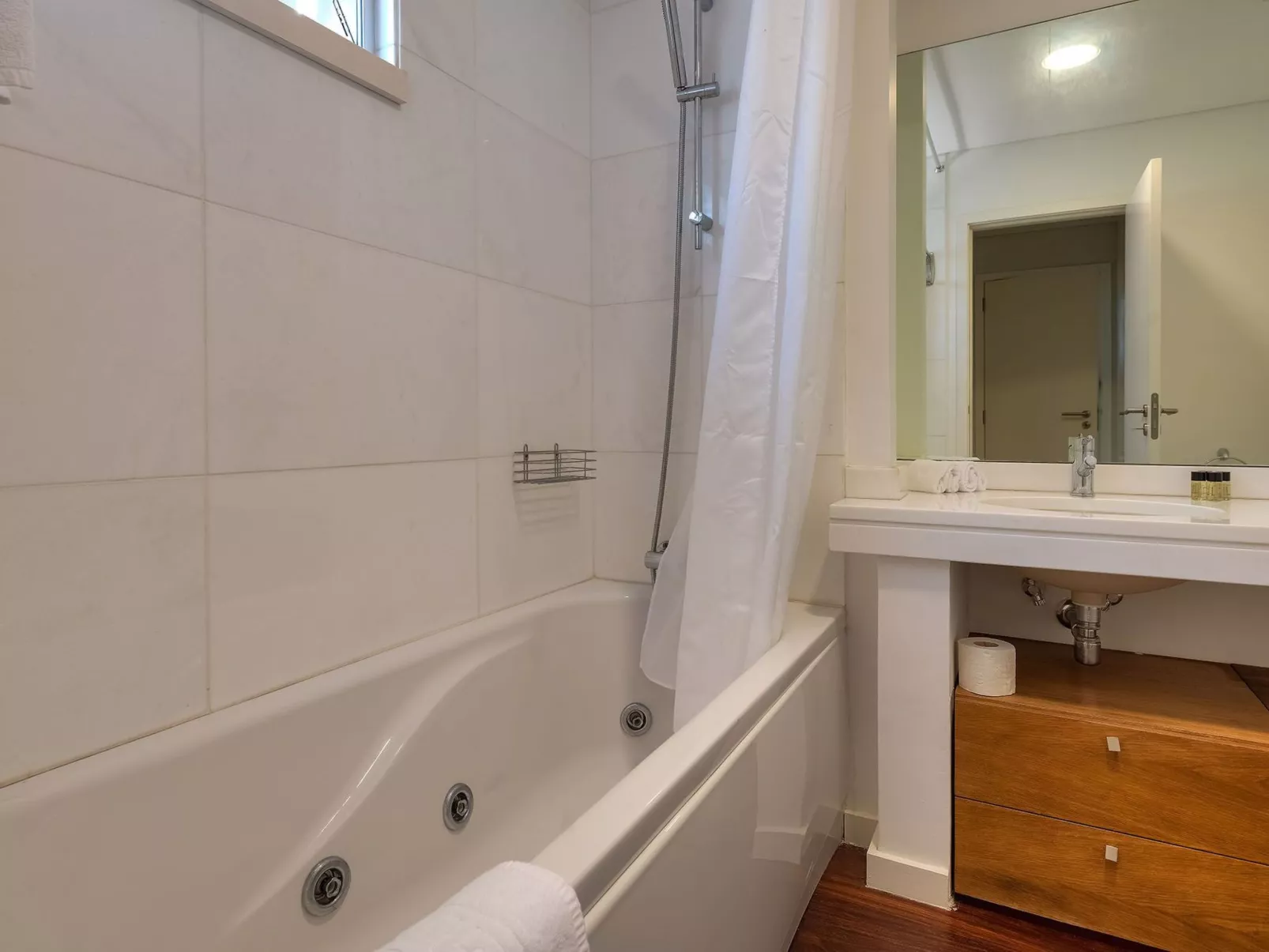 Villa Quinta Nogueira IV-Image-tags.info