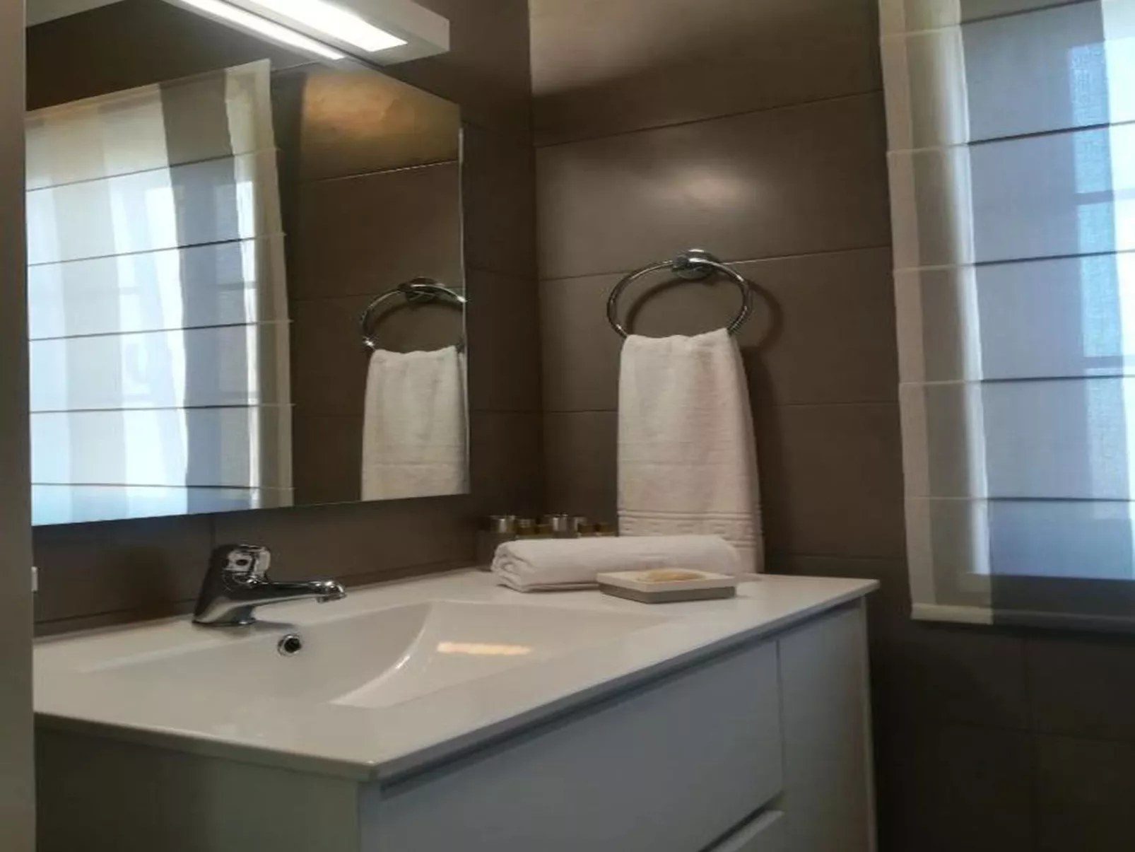 Golf, Pinienwald mit Pool-Image-tags.info