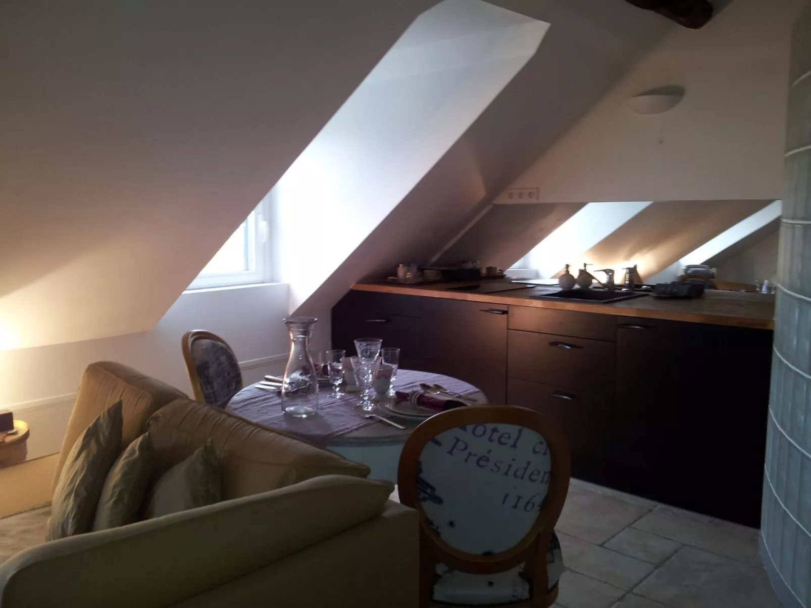 Schöner romantischer Blick auf die Seine-Binnen