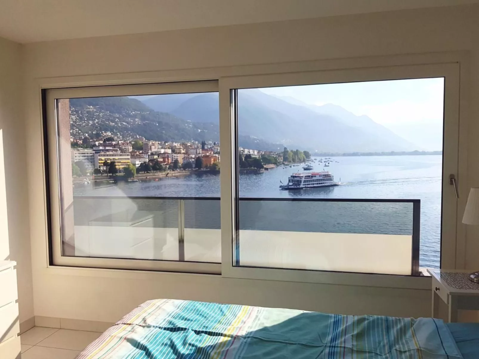 Modern Lake Suite Apt. 605-Binnen