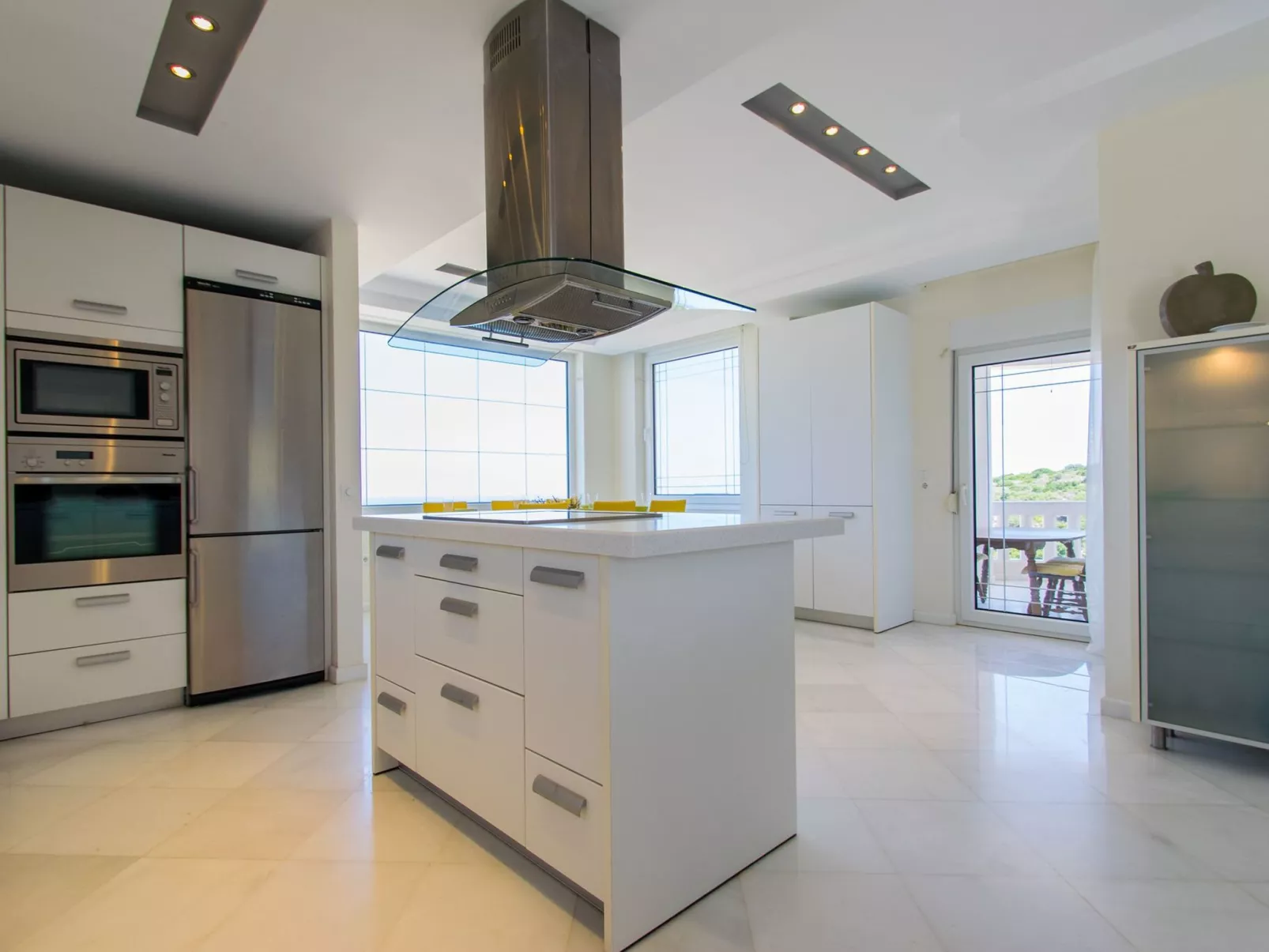 Villa mit Infinity-Pool und BBQ, Nähe zum Strand-Binnen