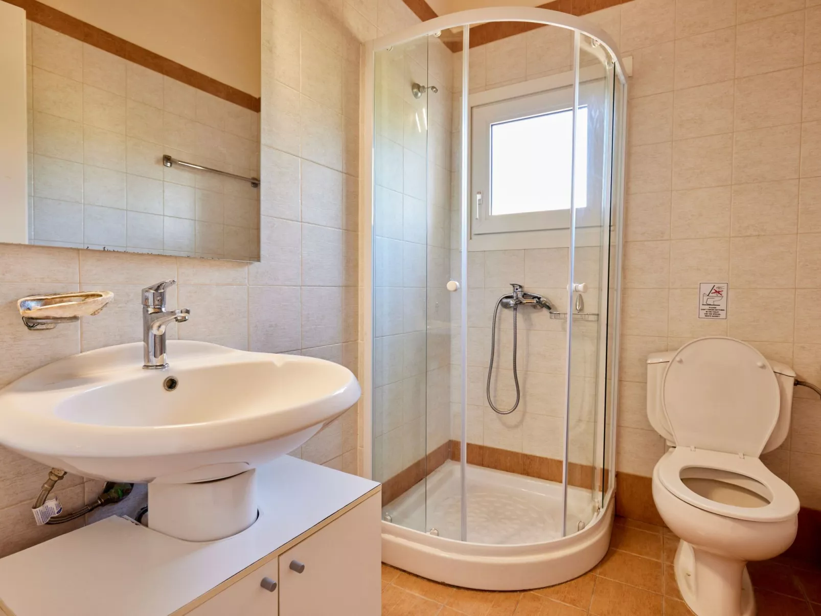 Edem Paradise-Binnen